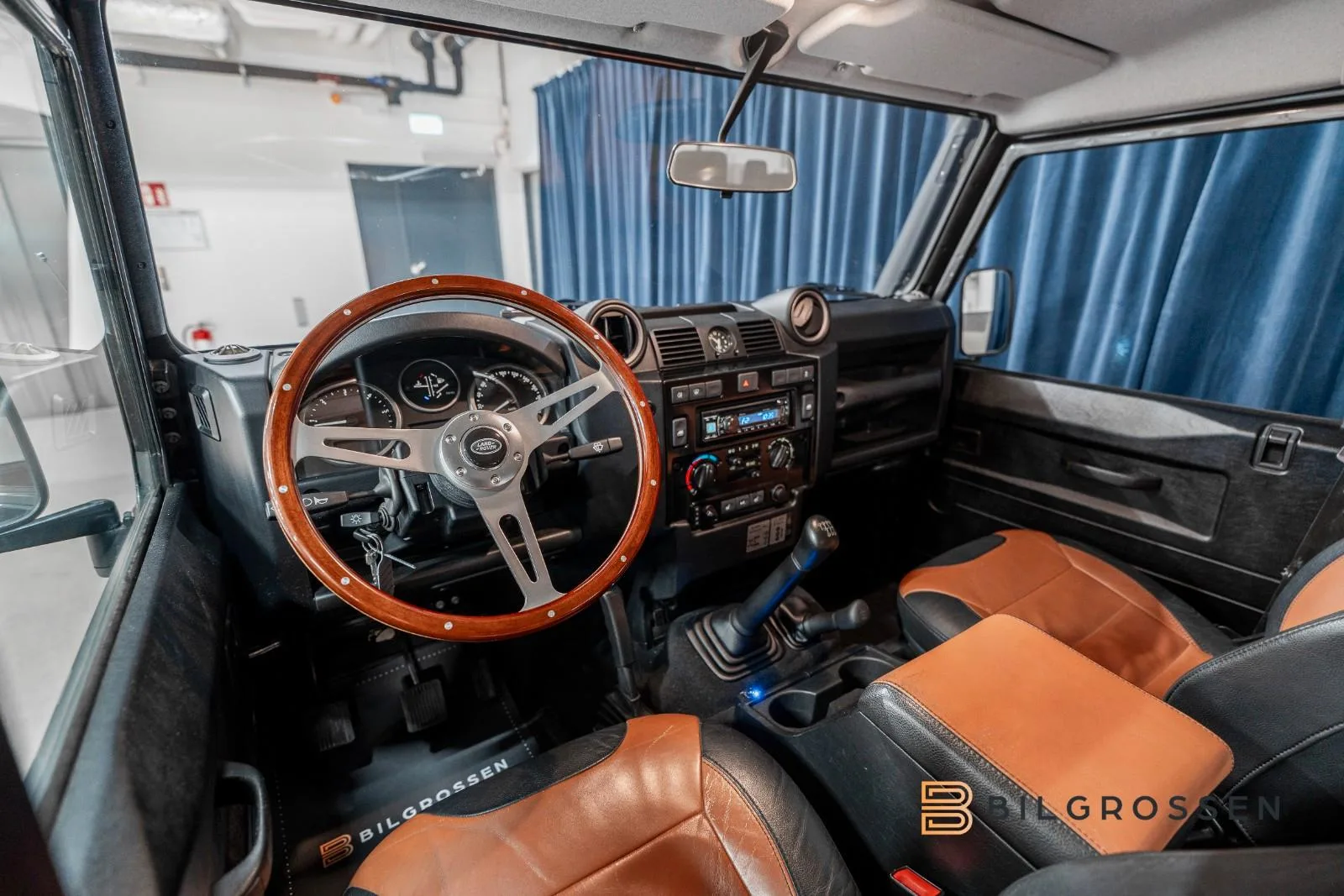 2015 Land Rover Defender 110 Classic Double Cab Pick Up, 18/24