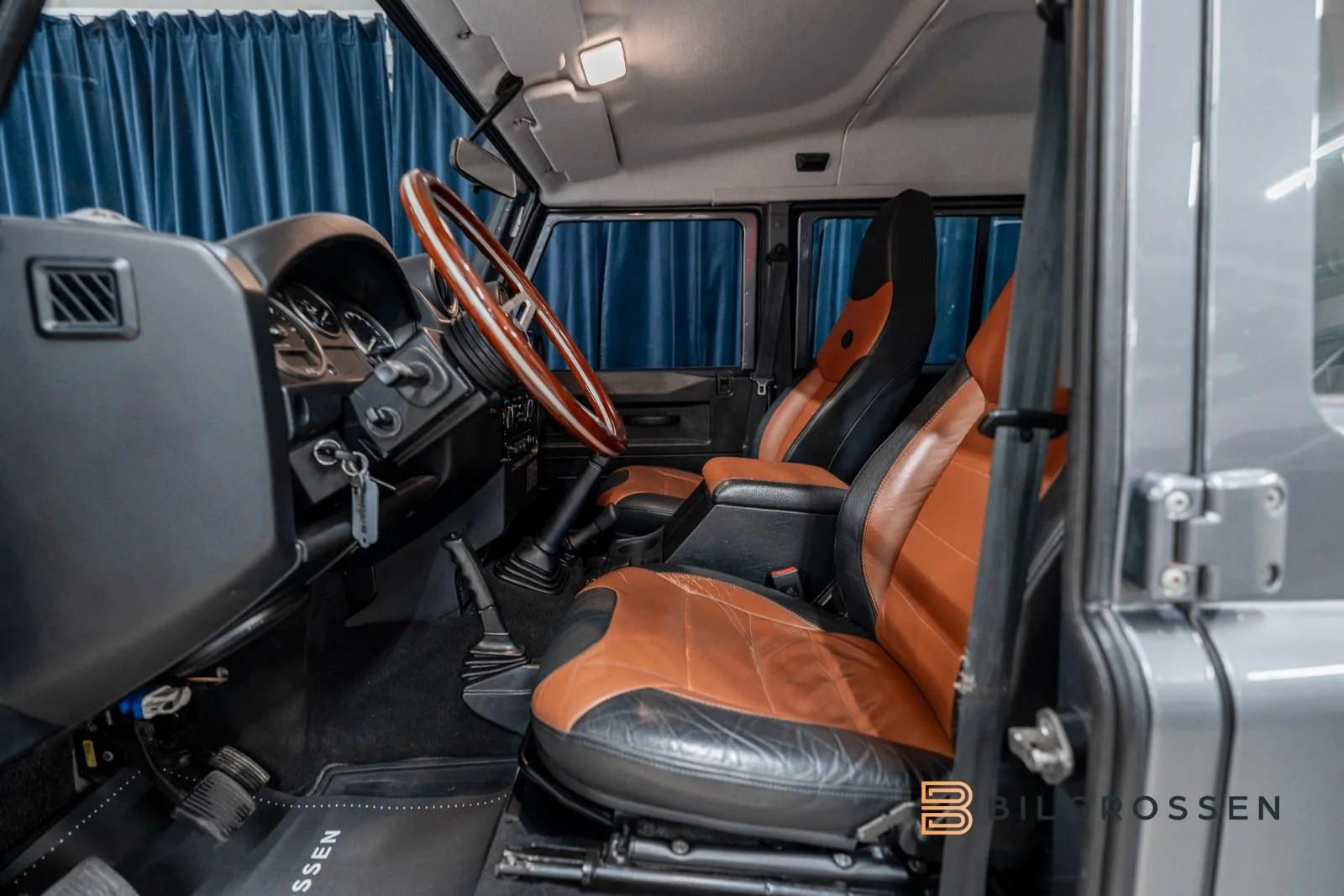 2015 Land Rover Defender 110 Classic Double Cab Pick Up, 19/24