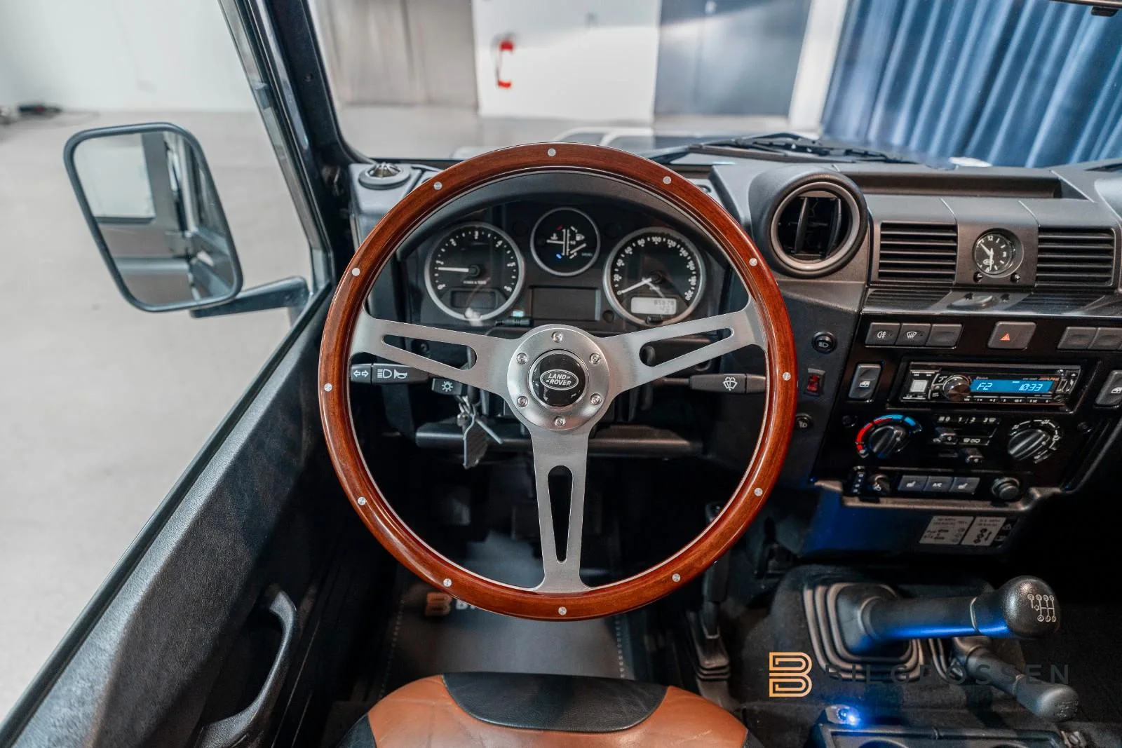 2015 Land Rover Defender 110 Classic Double Cab Pick Up, 23/24