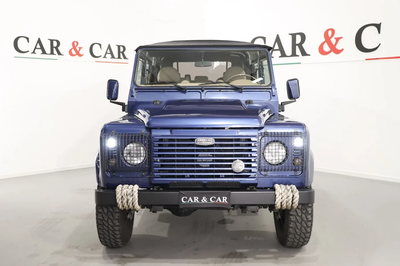 2015 Land Rover Defender 110 TD4 Station Wagon offered by a supercar dealer in Zibido San Giacomo, Italy, photo 3 of 25