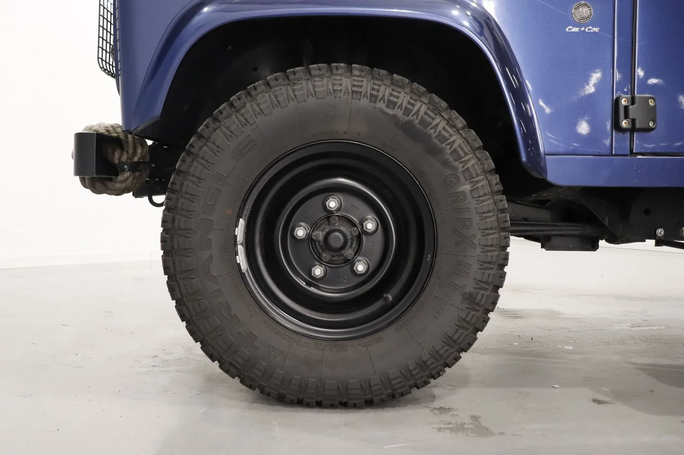 2015 Land Rover Defender 110 TD4 Station Wagon offered by a supercar dealer in Zibido San Giacomo, Italy, photo 7 of 25