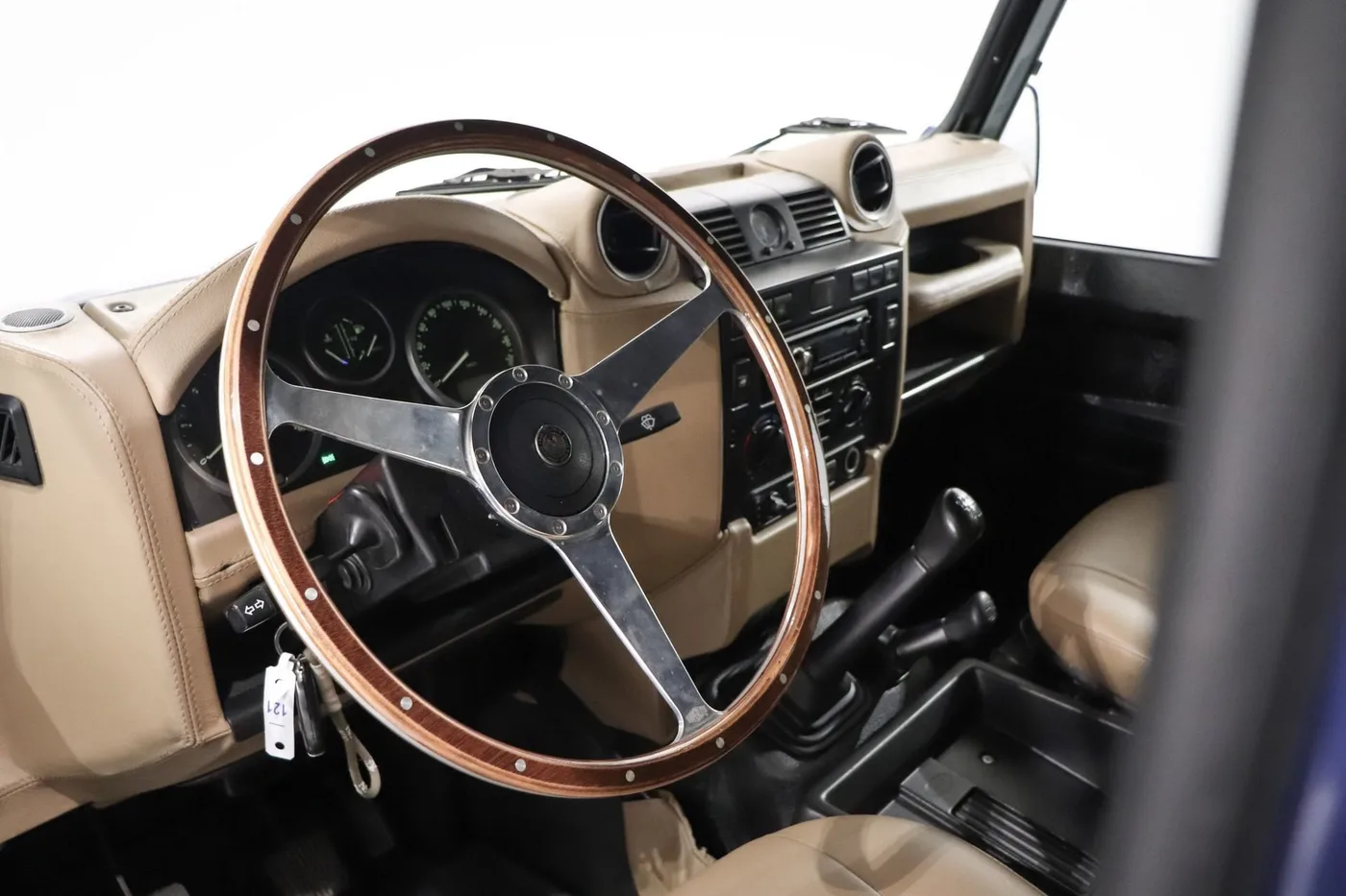 2015 Land Rover Defender 110 TD4 Station Wagon offered by a supercar dealer in Zibido San Giacomo, Italy, photo 8 of 25