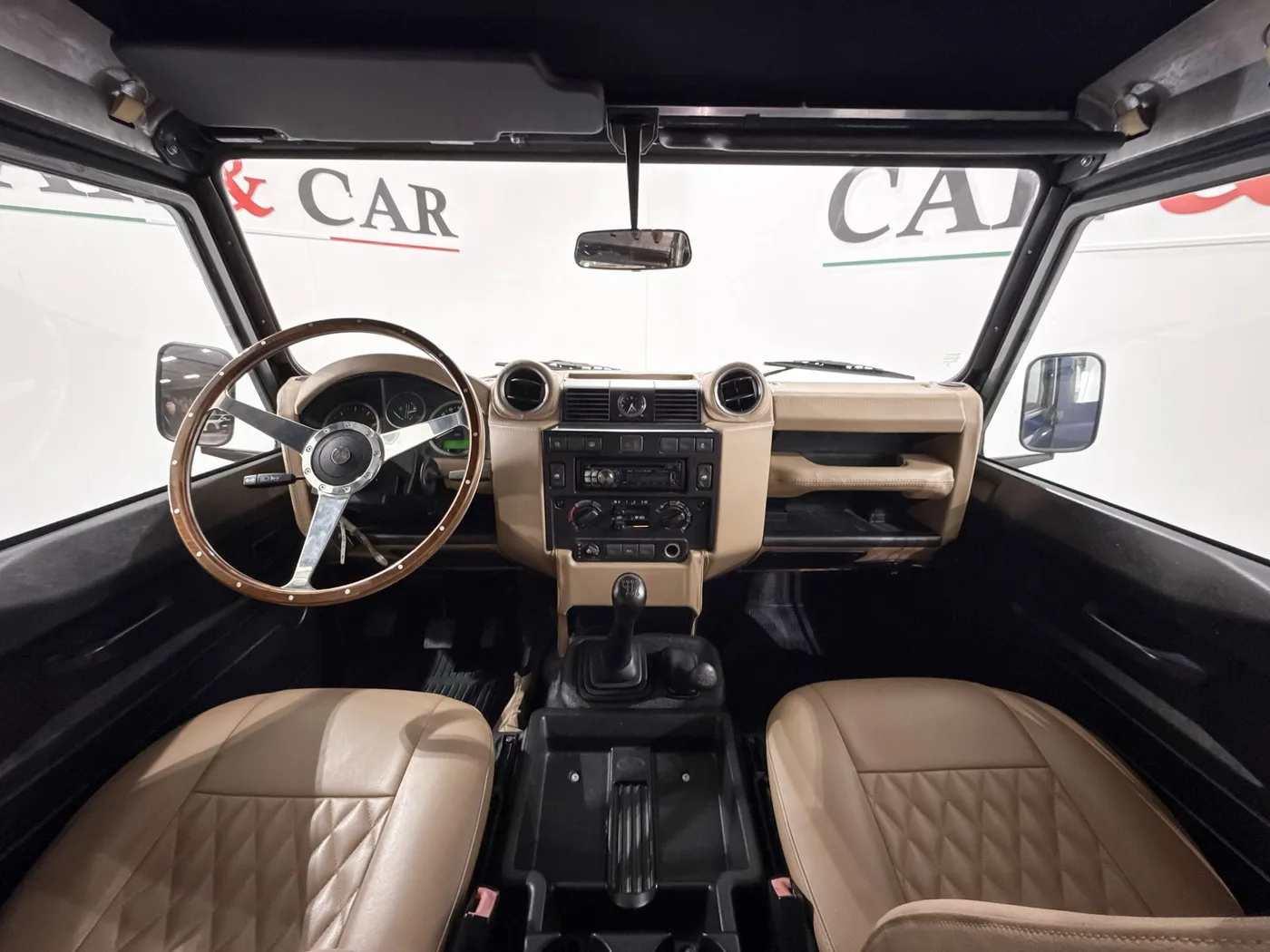 2015 Land Rover Defender 110 TD4 Station Wagon offered by a supercar dealer in Zibido San Giacomo, Italy, photo 15 of 25