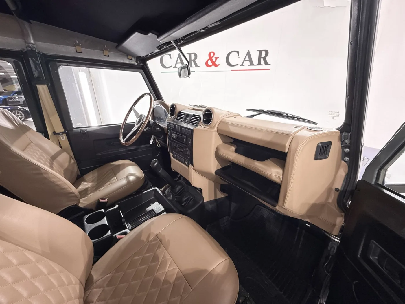 2015 Land Rover Defender 110 TD4 Station Wagon offered by a supercar dealer in Zibido San Giacomo, Italy, photo 21 of 25