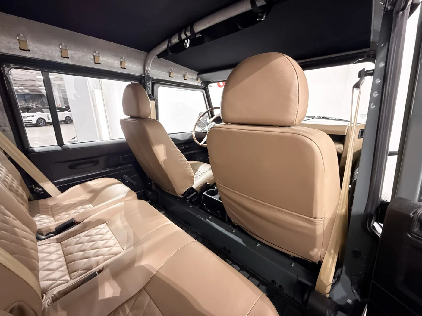 2015 Land Rover Defender 110 TD4 Station Wagon offered by a supercar dealer in Zibido San Giacomo, Italy, photo 22 of 25