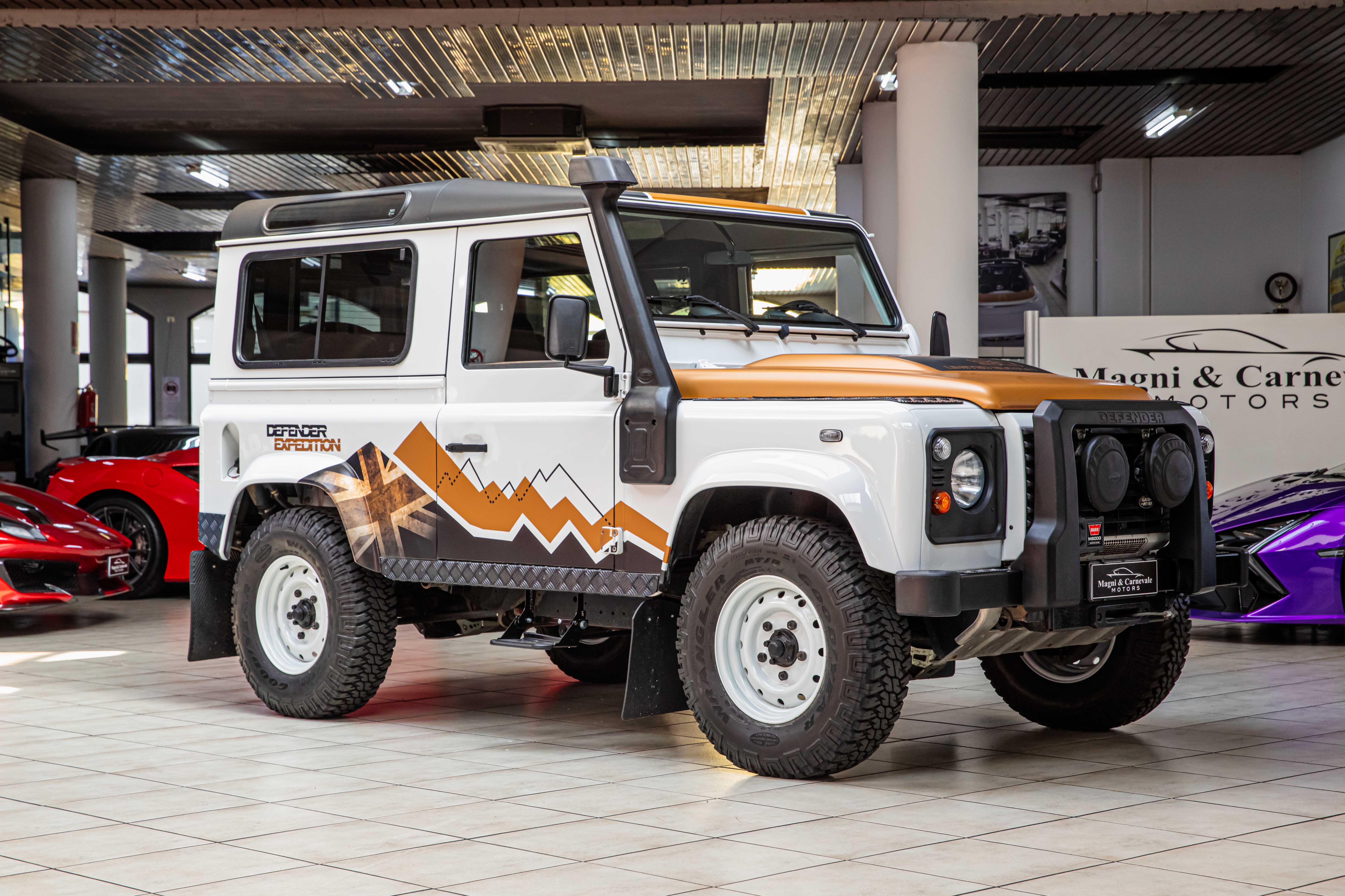 2015 Land Rover Defender 90 angeboten von einem Fachhändler in Milan, Italien, Foto 4 von 20