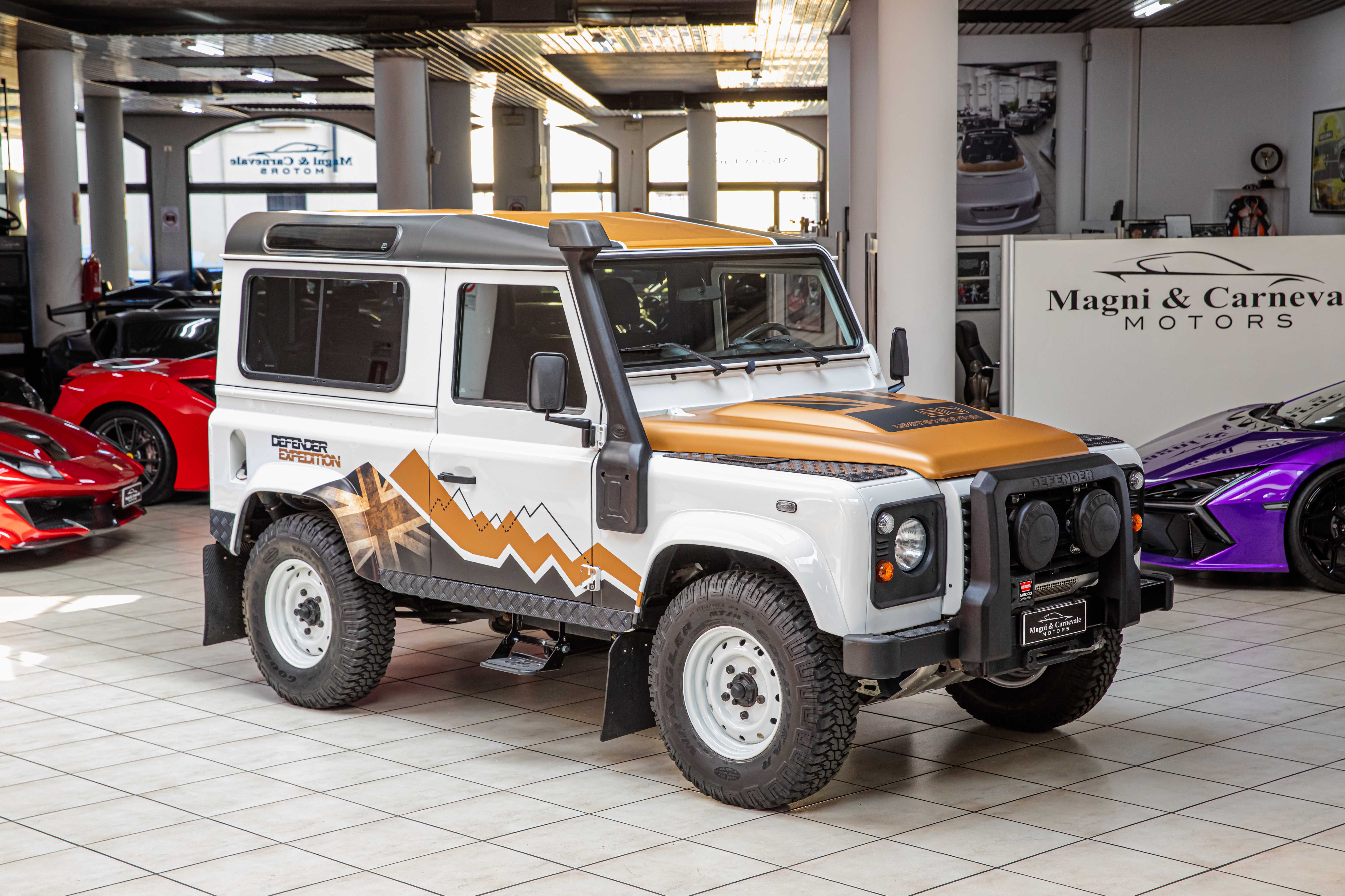 2015 Land Rover Defender 90 angeboten von einem Fachhändler in Milan, Italien, Foto 5 von 20