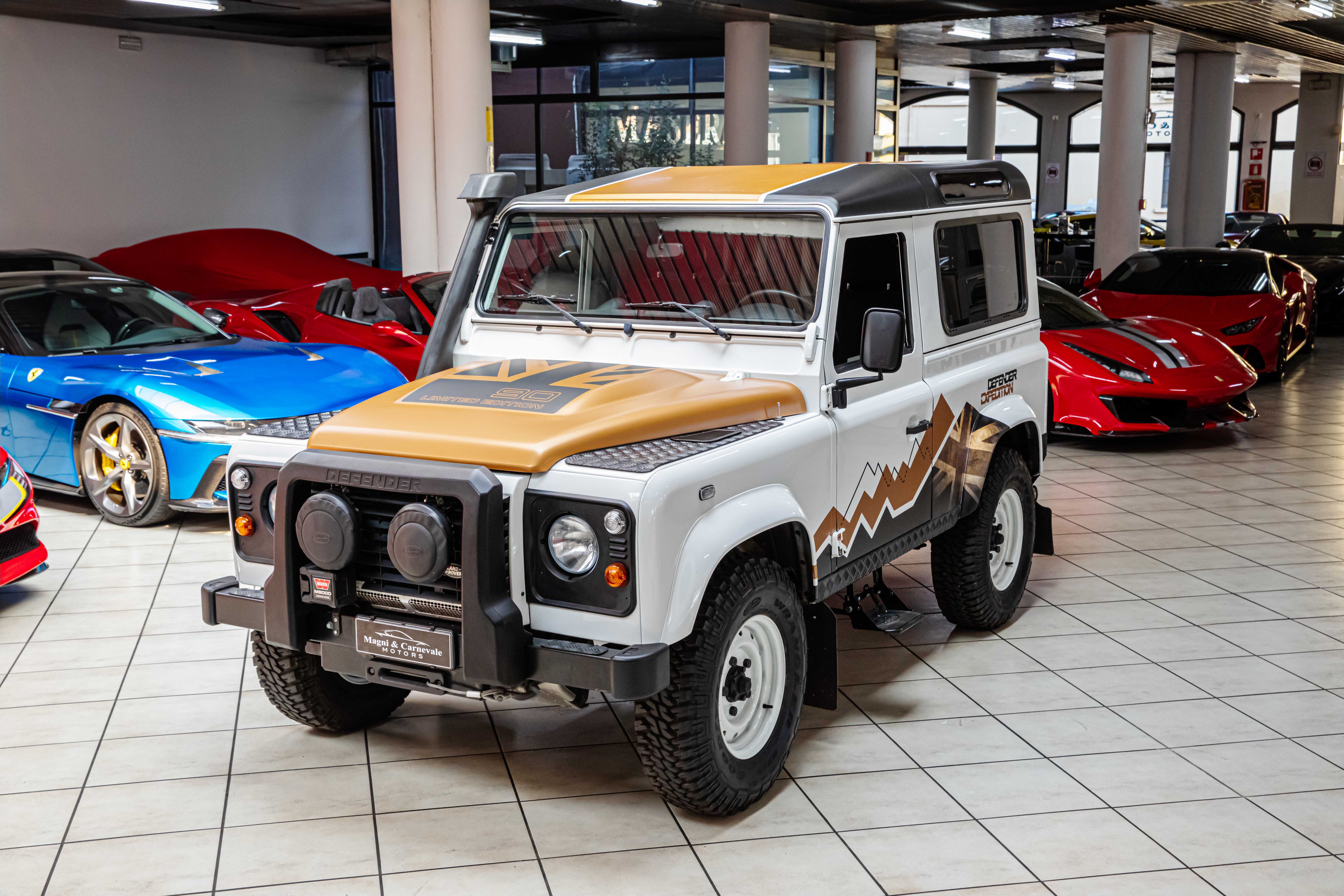 2015 Land Rover Defender 90 angeboten von einem Fachhändler in Milan, Italien, Foto 6 von 20