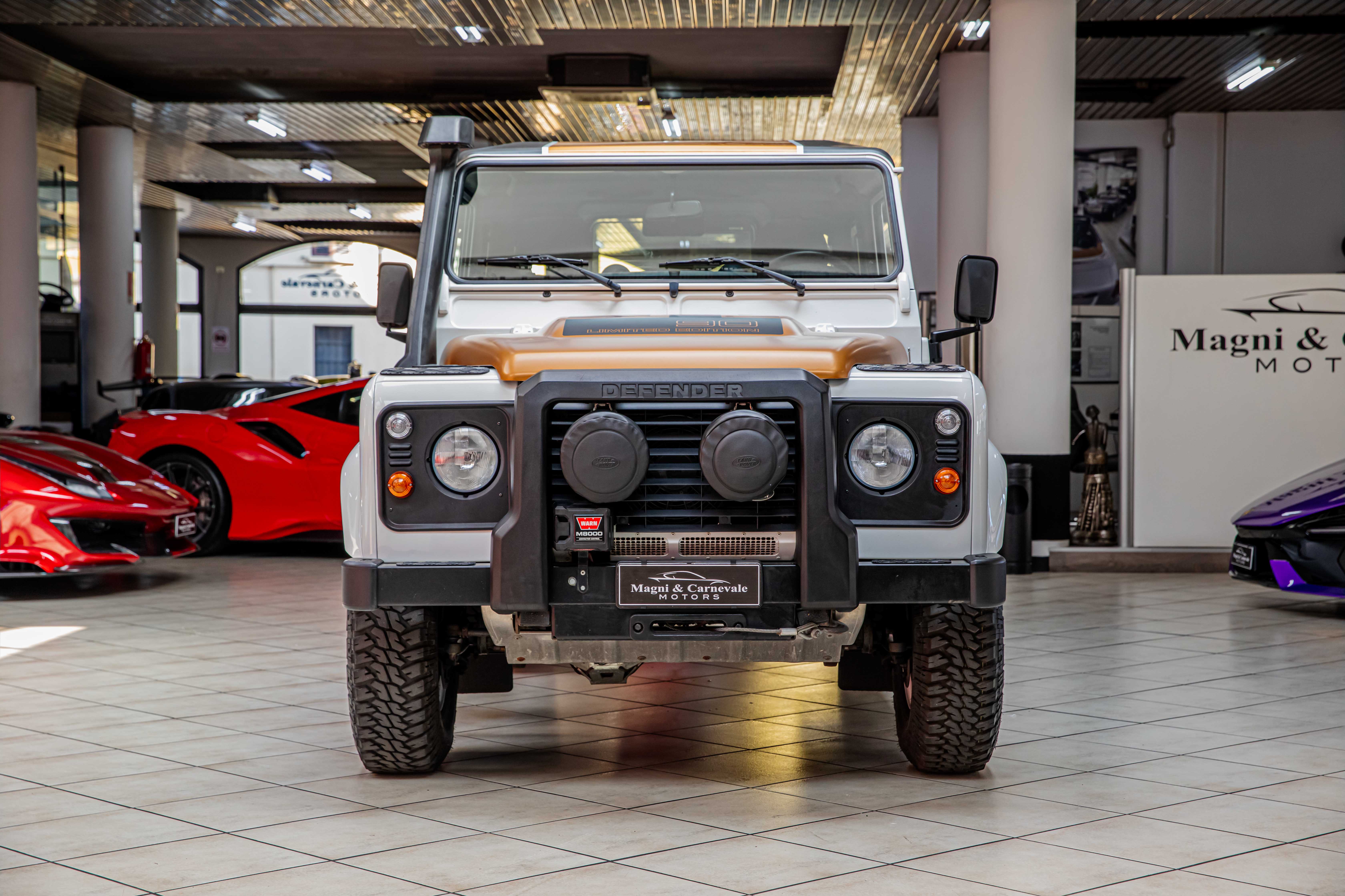 2015 Land Rover Defender 90 angeboten von einem Fachhändler in Milan, Italien, Foto 8 von 20