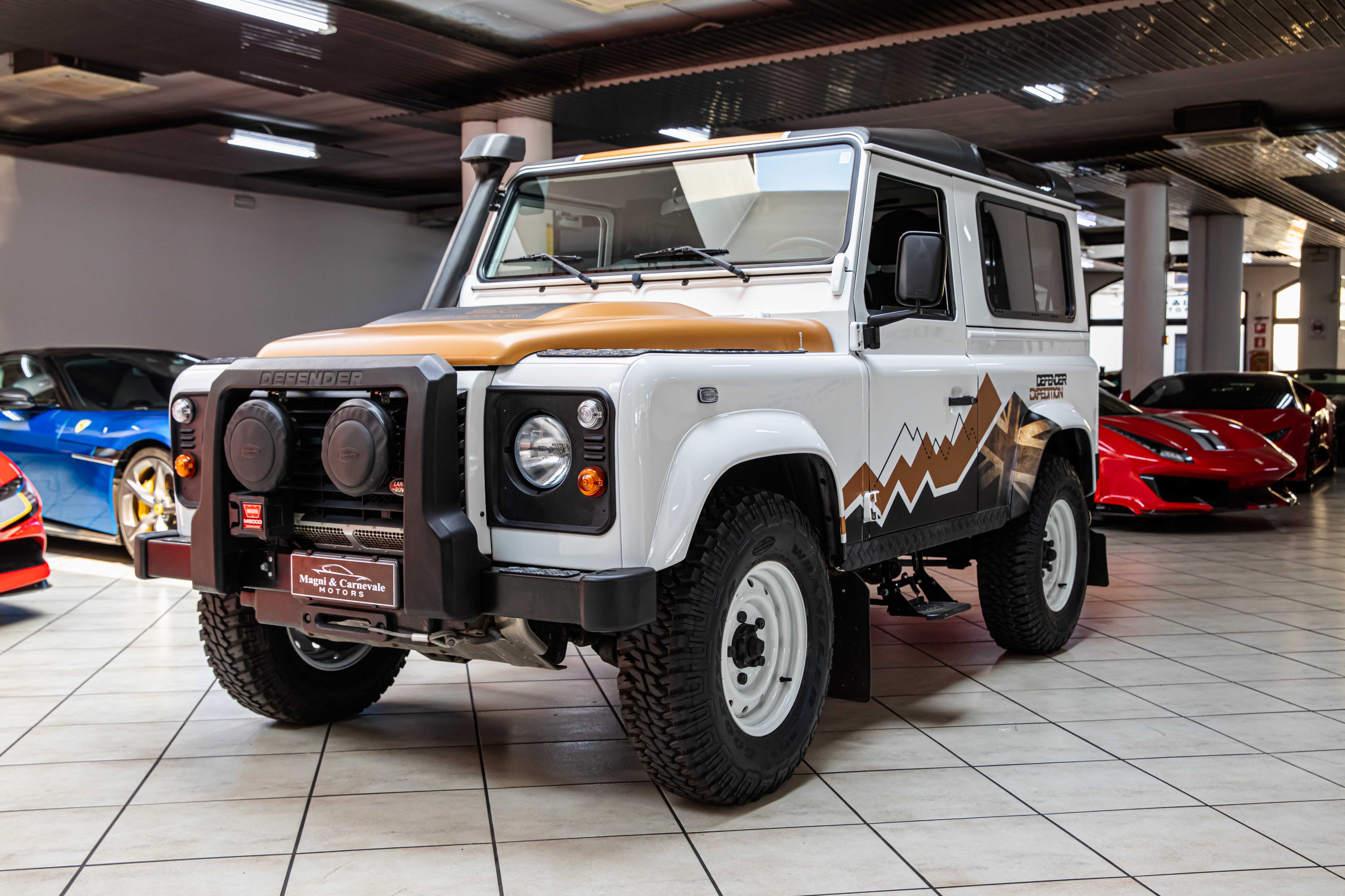 2015 Land Rover Defender 90 angeboten von einem Fachhändler in Milan, Italien, Foto 9 von 20