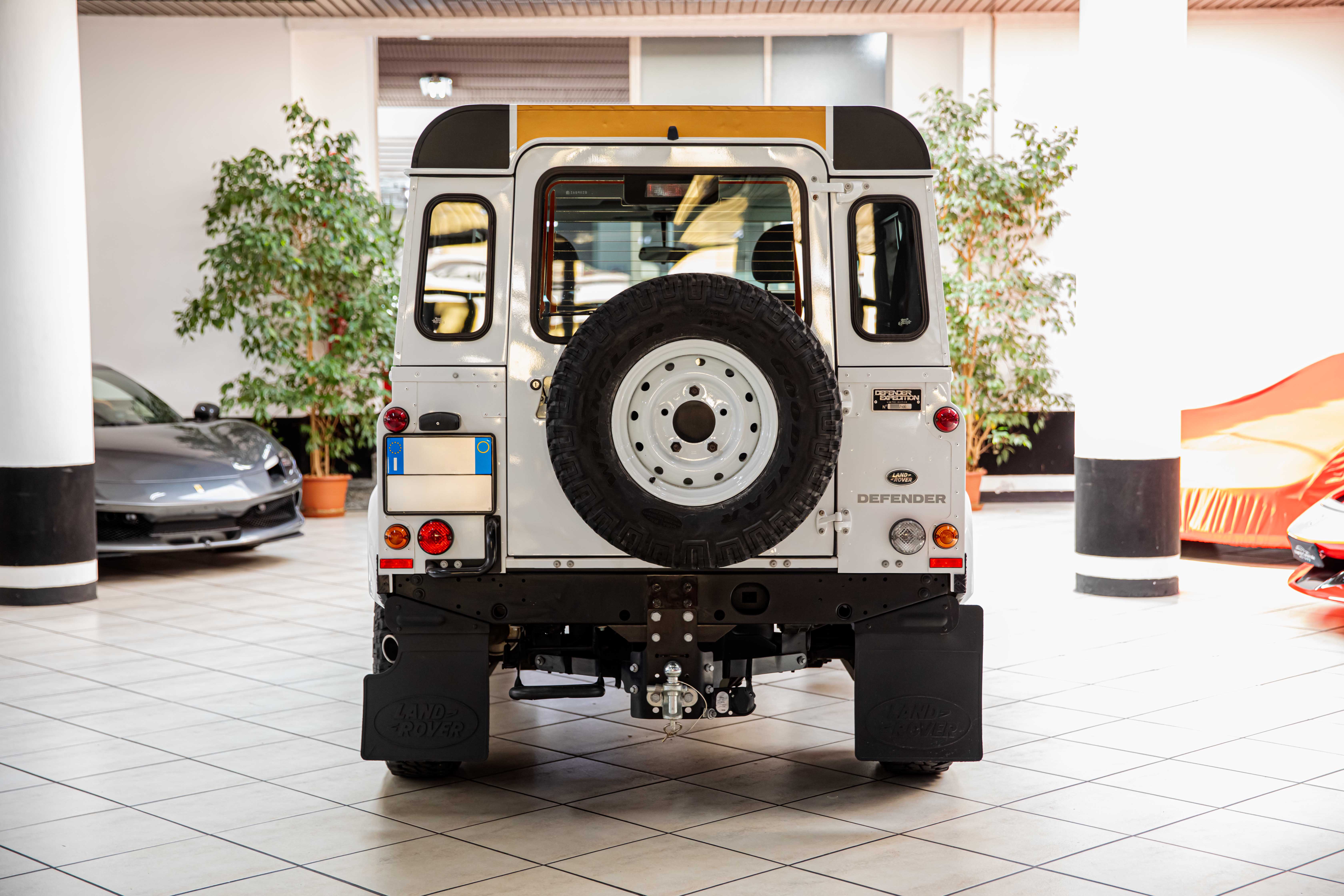 2015 Land Rover Defender 90 angeboten von einem Fachhändler in Milan, Italien, Foto 12 von 20