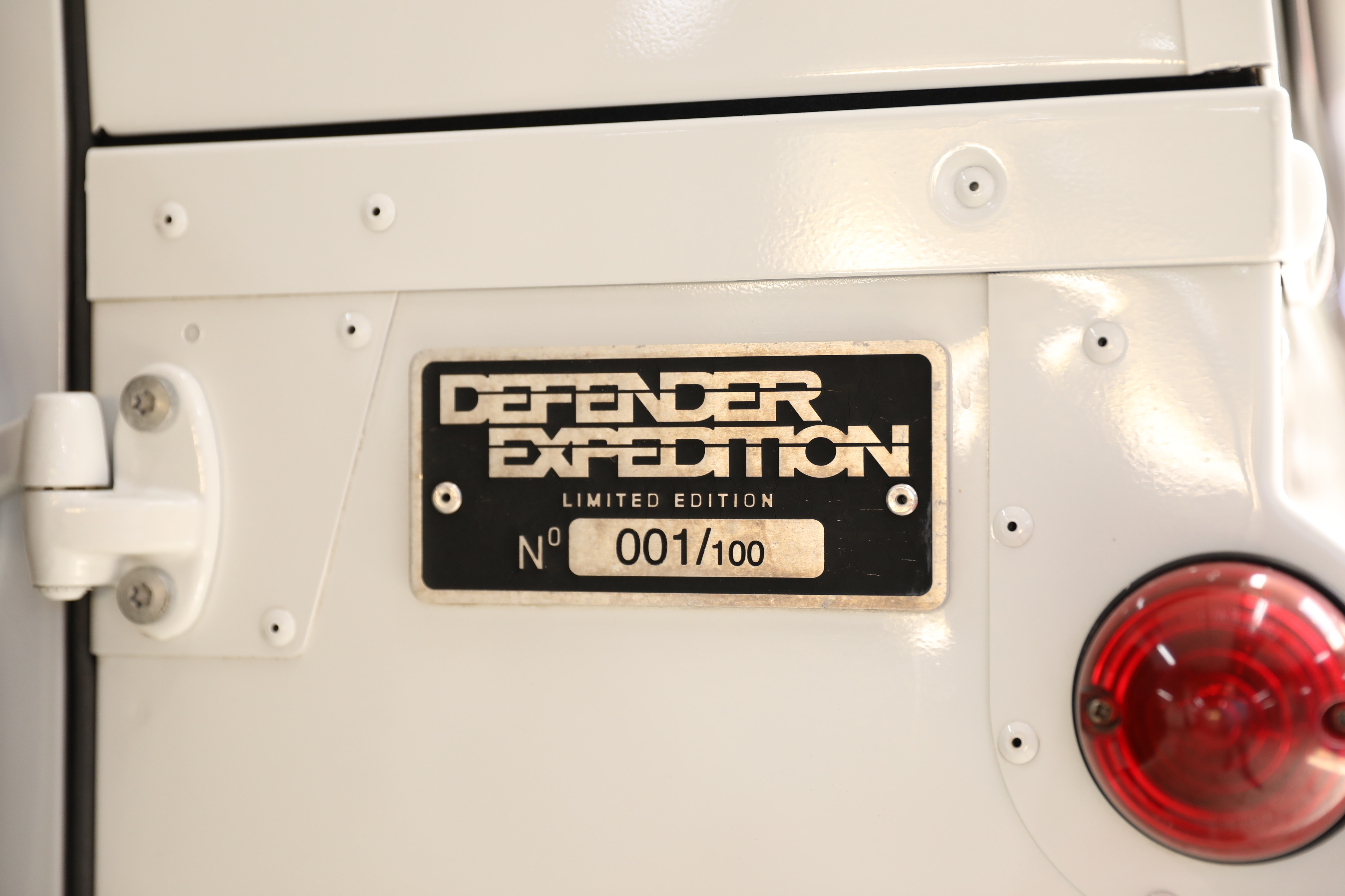 2015 Land Rover Defender 90 angeboten von einem Fachhändler in Milan, Italien, Foto 18 von 20