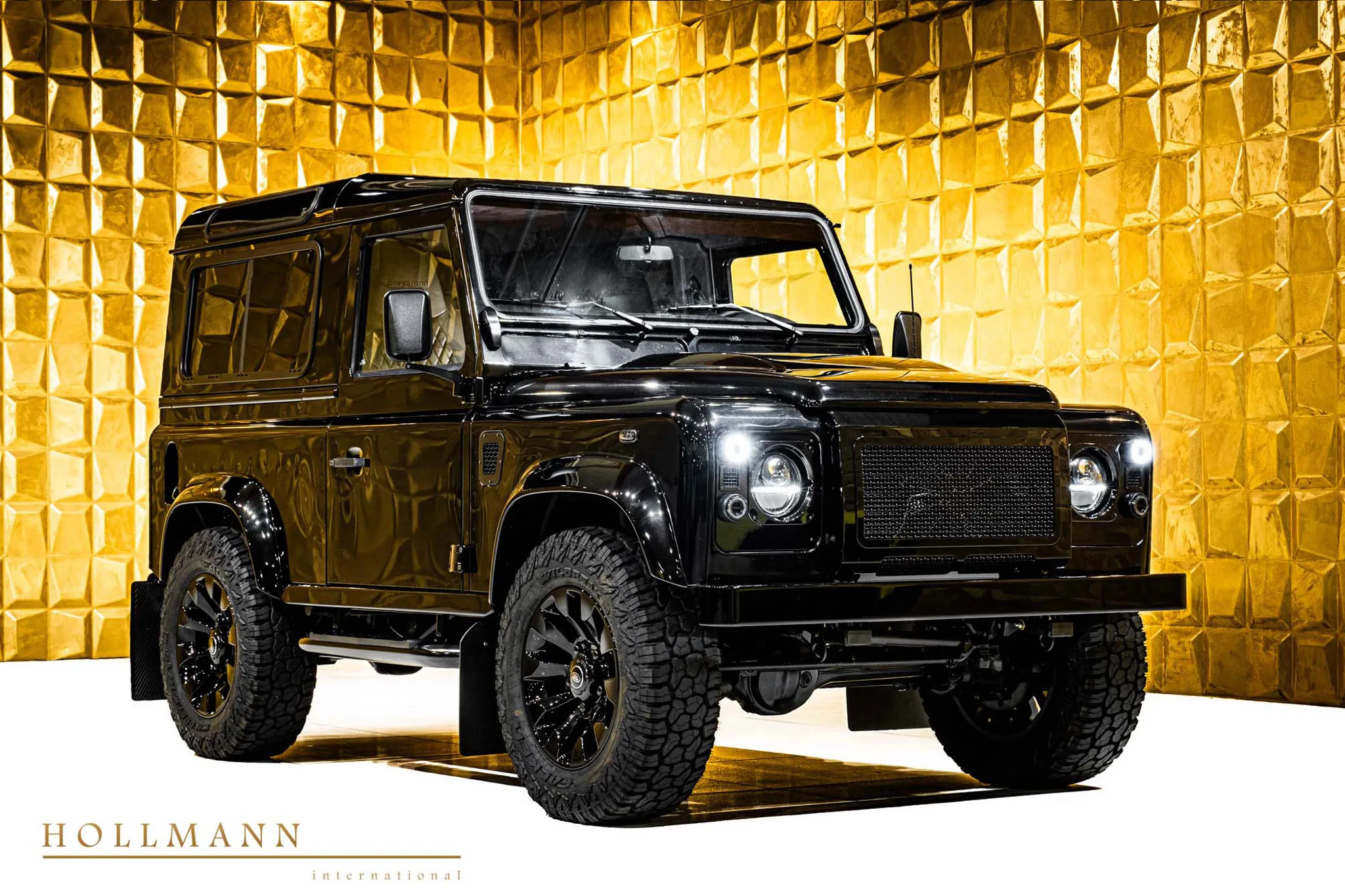 2015 Land Rover Defender 90 Td4 angeboten von einem Fachhändler in Stuhr, Deutschland, Hauptfoto
