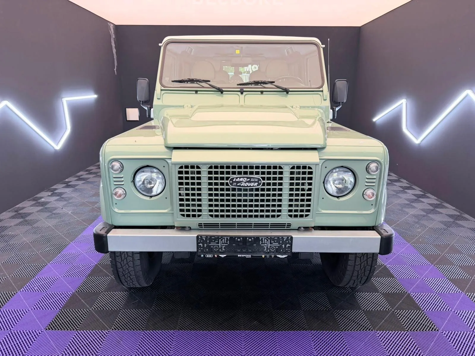 2015 Land Rover Defender Heritage 90 Station Wagon, 2/19
