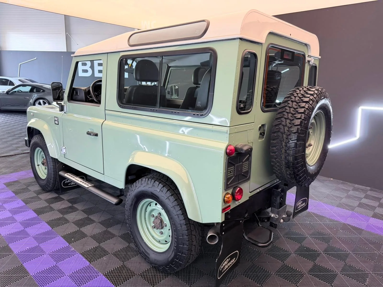 2015 Land Rover Defender Heritage 90 Station Wagon, 3/19
