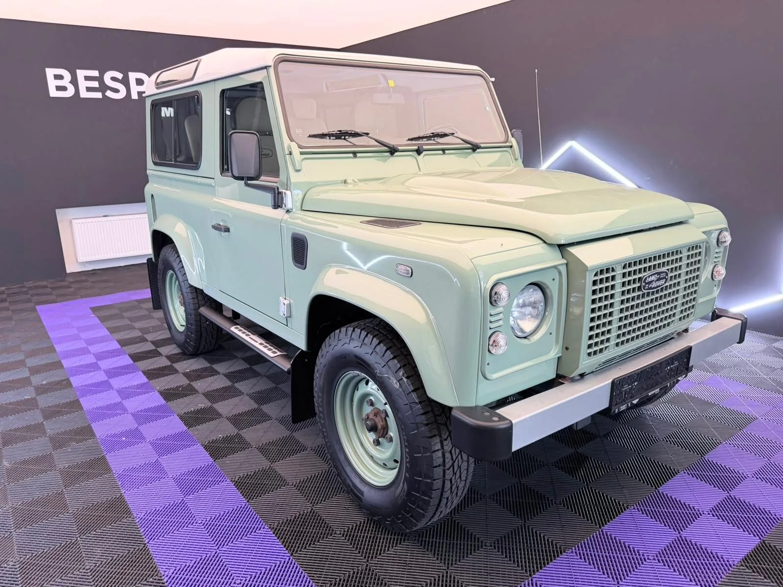 2015 Land Rover Defender Heritage 90 Station Wagon, 5/19