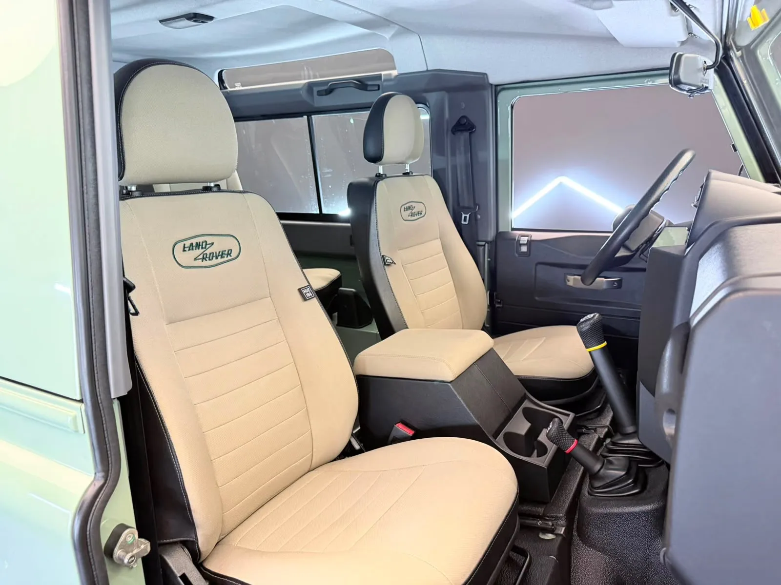 2015 Land Rover Defender Heritage 90 Station Wagon, 10/19