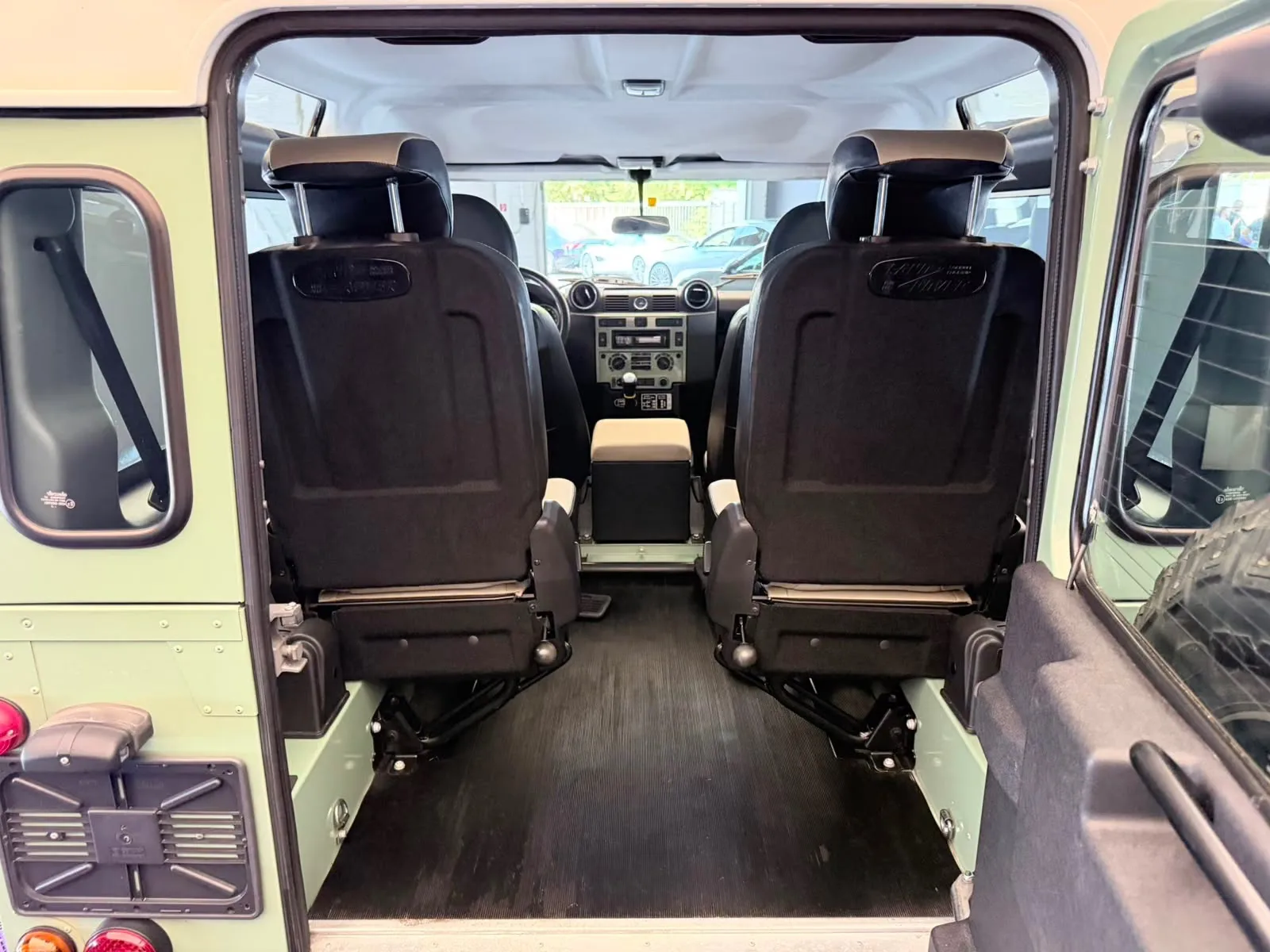 2015 Land Rover Defender Heritage 90 Station Wagon, 14/19