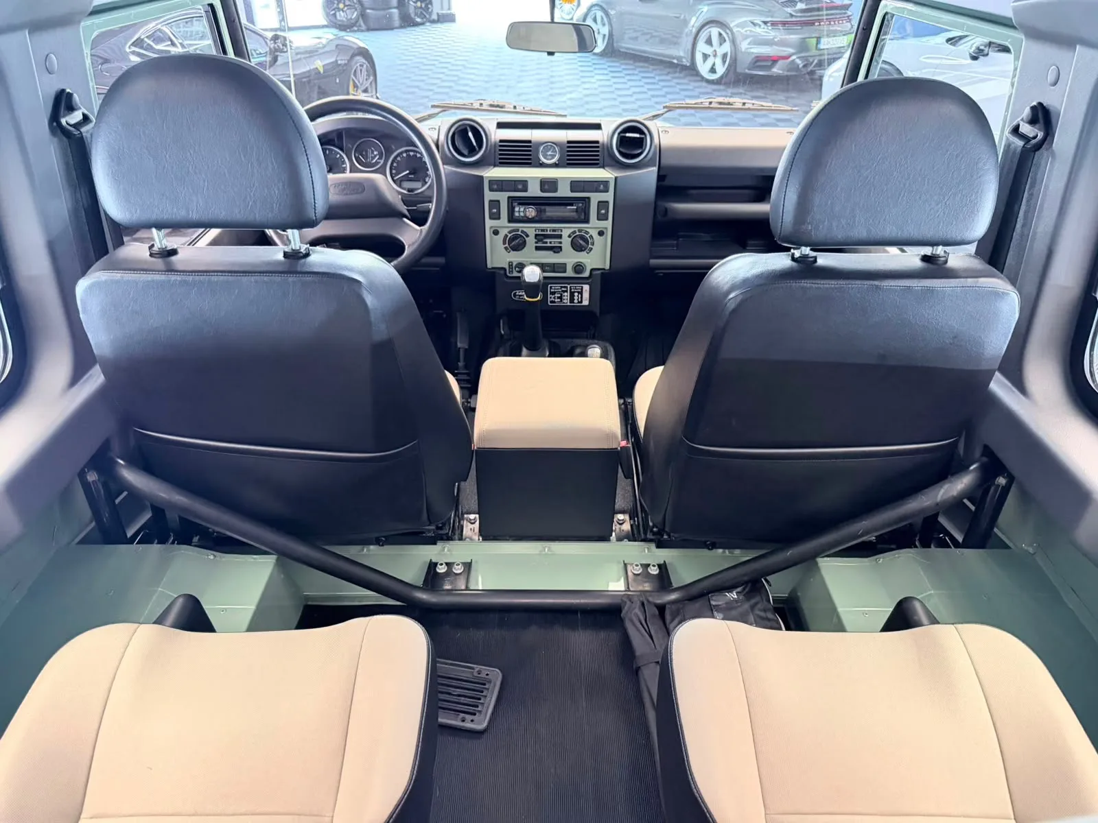 2015 Land Rover Defender Heritage 90 Station Wagon, 15/19