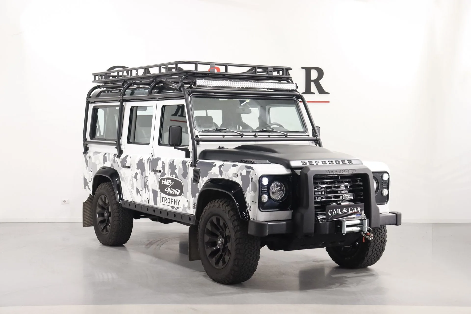2015 Land Rover Defender Works V8 Trophy II angeboten von einem Supersportwagenhändler in Zibido San Giacomo, Italien, Hauptfoto
