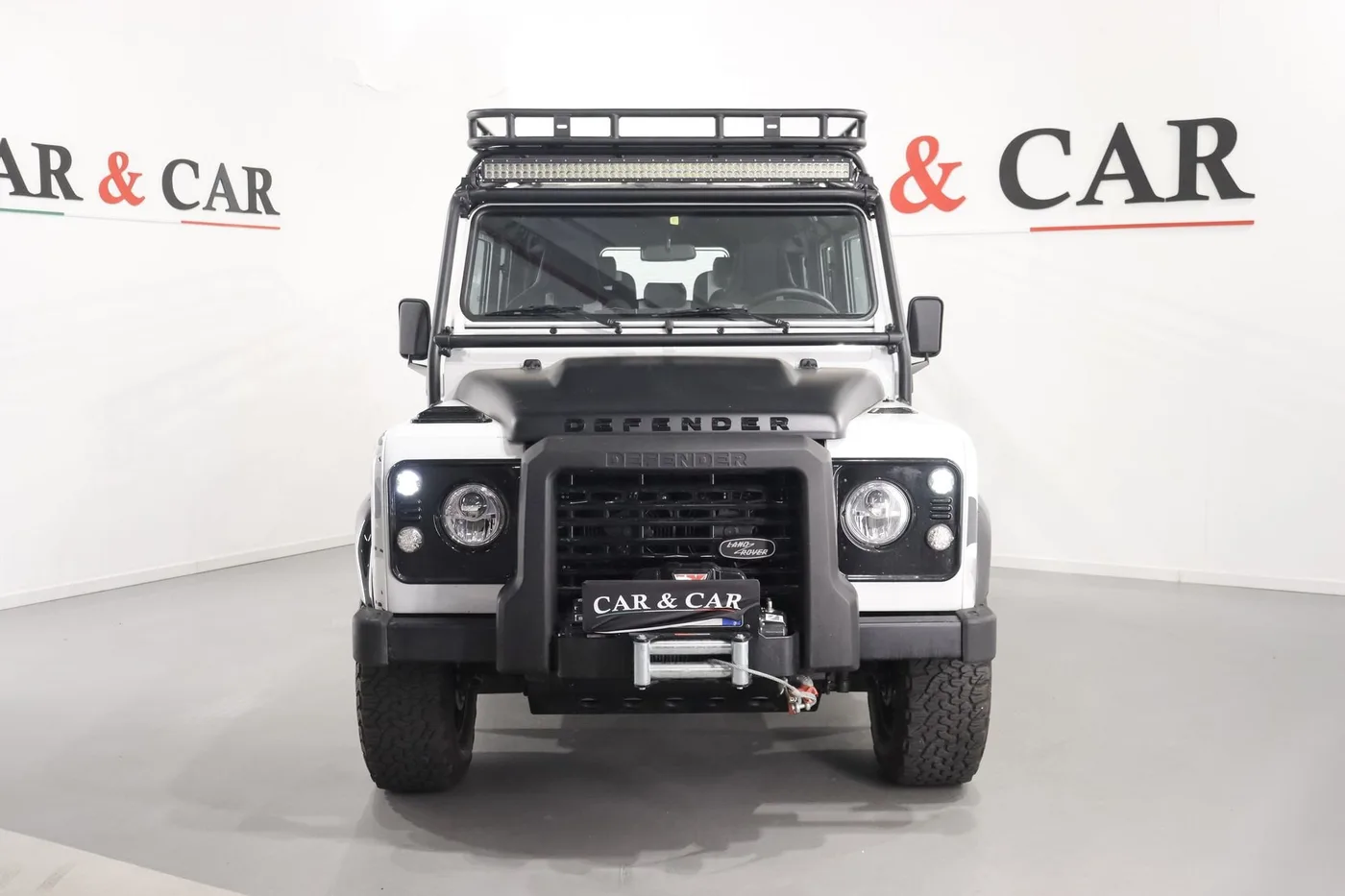 2015 Land Rover Defender Works V8 Trophy II angeboten von einem Supersportwagenhändler in Zibido San Giacomo, Italien, Foto 3 von 23