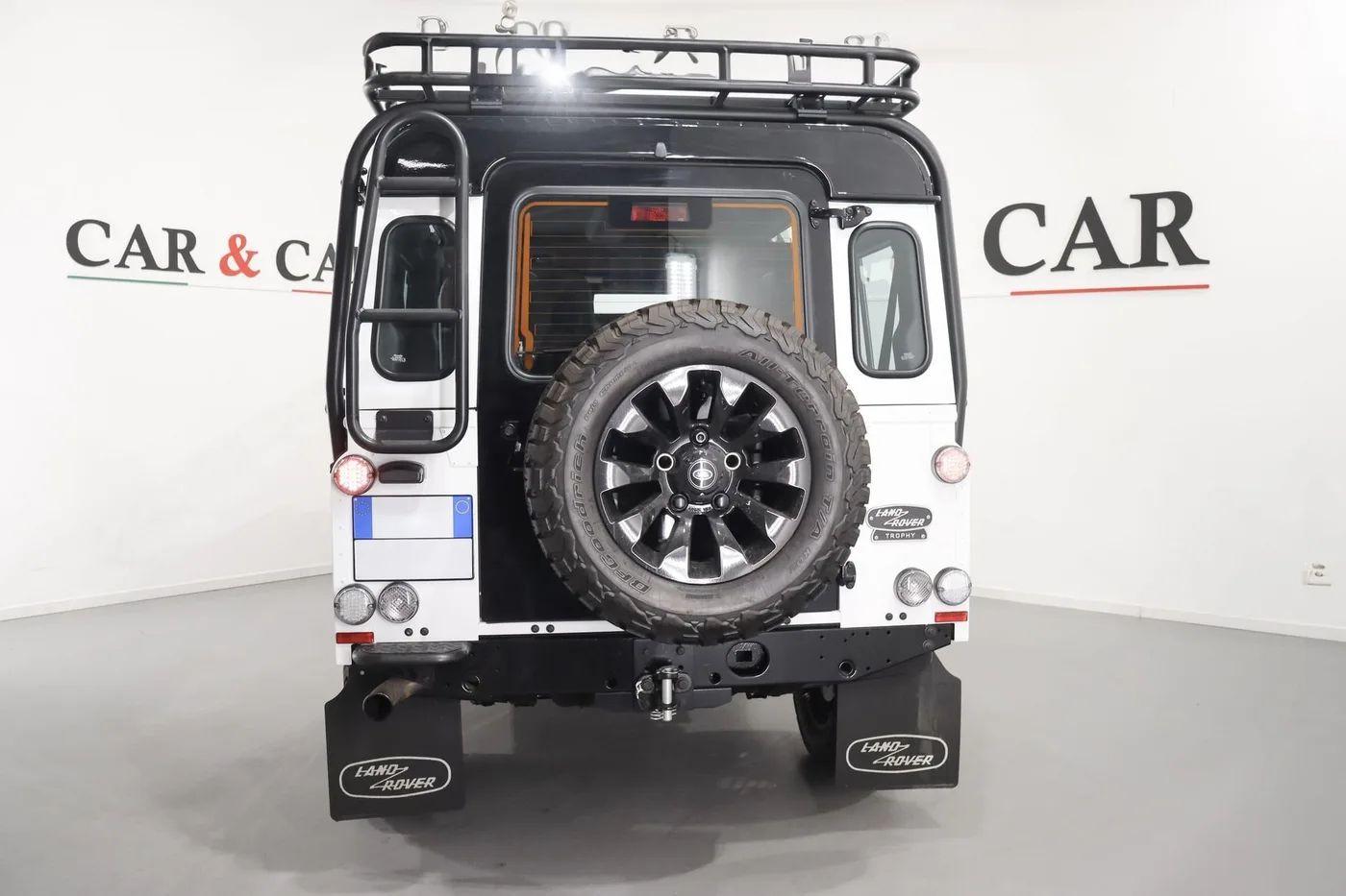 2015 Land Rover Defender Works V8 Trophy II angeboten von einem Supersportwagenhändler in Zibido San Giacomo, Italien, Foto 4 von 23