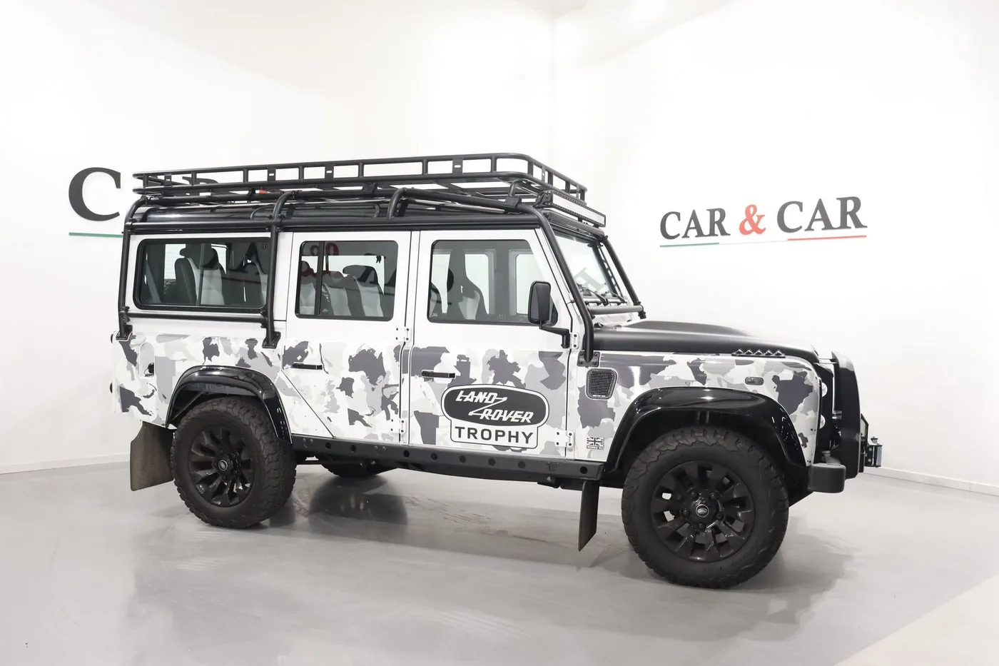 2015 Land Rover Defender Works V8 Trophy II angeboten von einem Supersportwagenhändler in Zibido San Giacomo, Italien, Foto 5 von 23