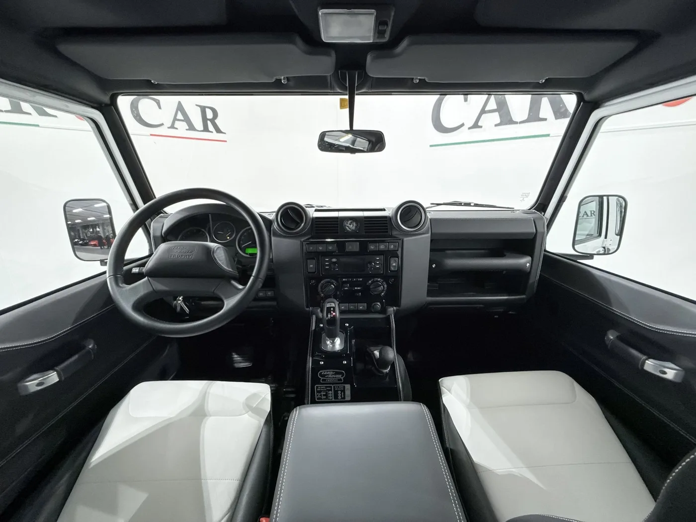 2015 Land Rover Defender Works V8 Trophy II angeboten von einem Supersportwagenhändler in Zibido San Giacomo, Italien, Foto 12 von 23