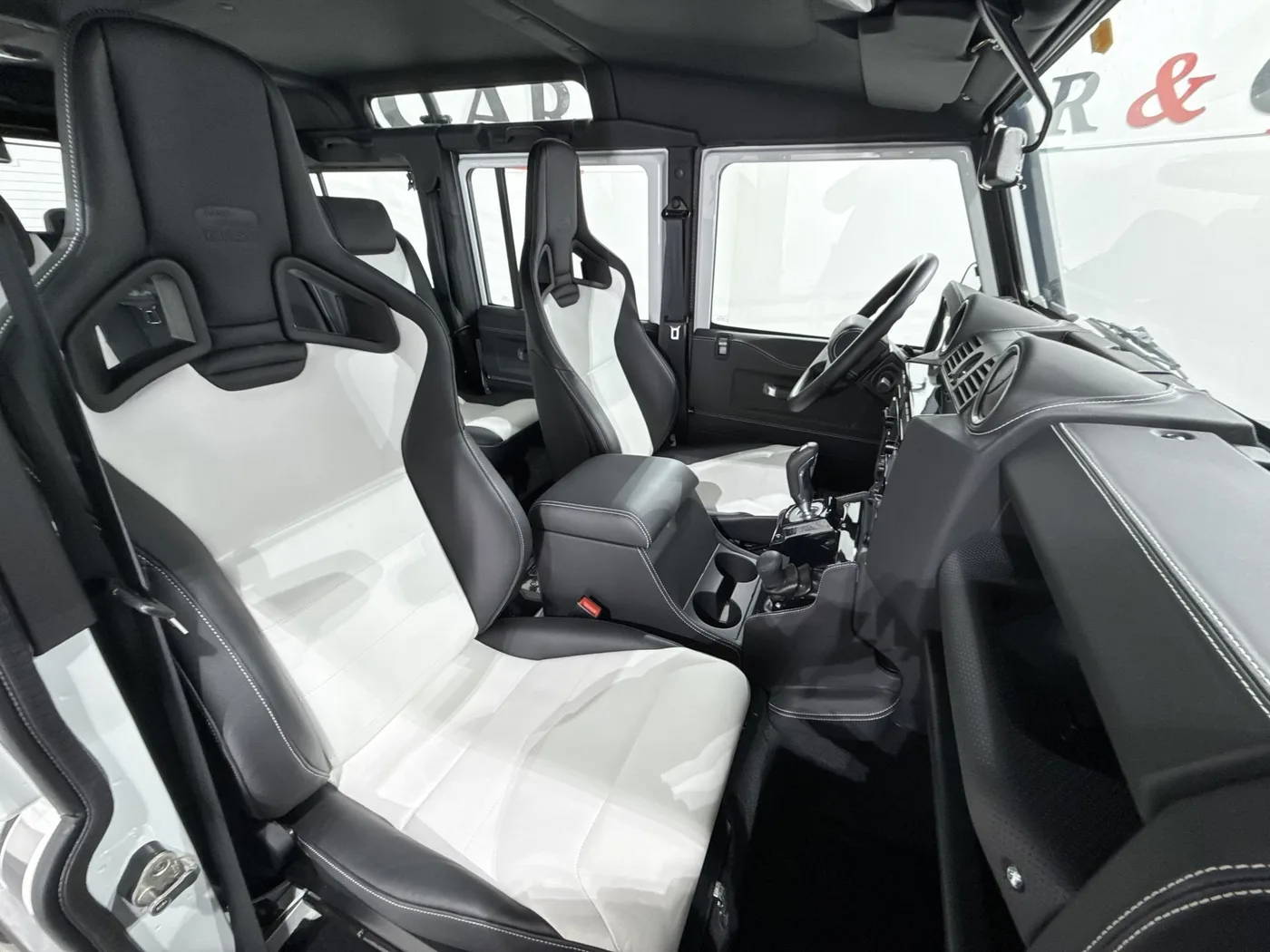 2015 Land Rover Defender Works V8 Trophy II angeboten von einem Supersportwagenhändler in Zibido San Giacomo, Italien, Foto 14 von 23