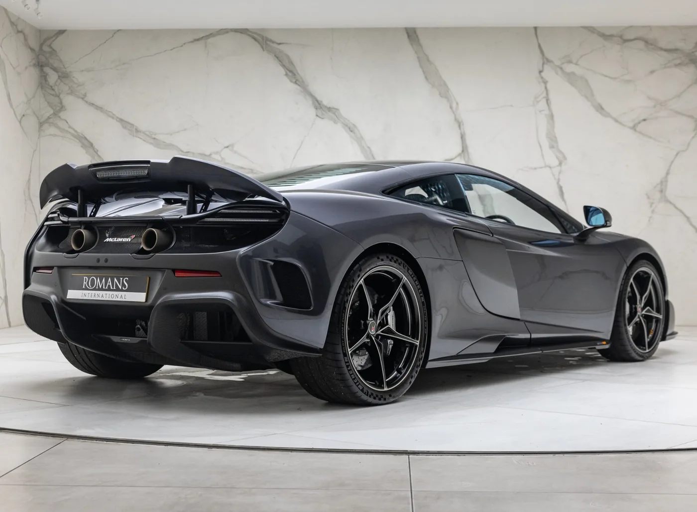 2015 McLaren 675LT offered by a specialist dealer in Banstead, United Kingdom, photo 6 of 15