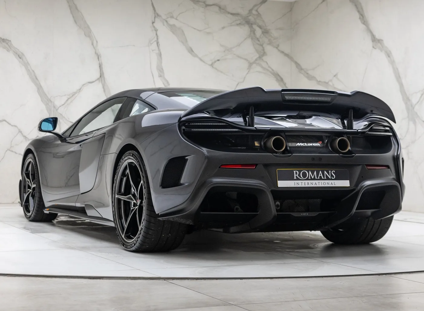 2015 McLaren 675LT offered by a specialist dealer in Banstead, United Kingdom, photo 10 of 15