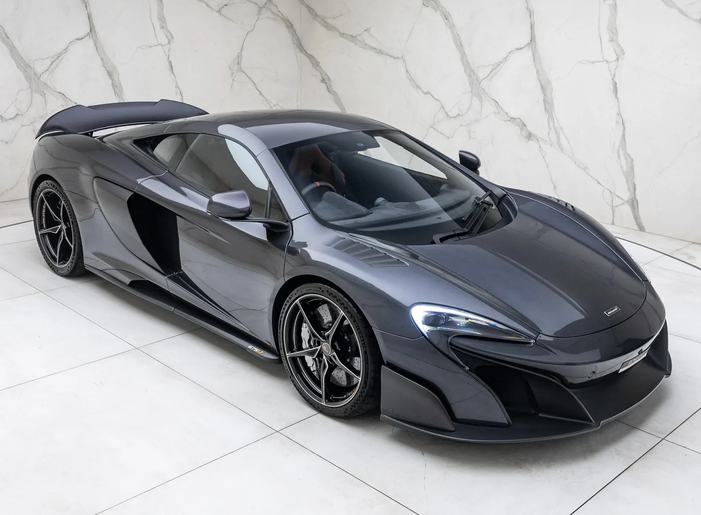 2015 McLaren 675LT offered by a specialist dealer in Banstead, United Kingdom, photo 11 of 15