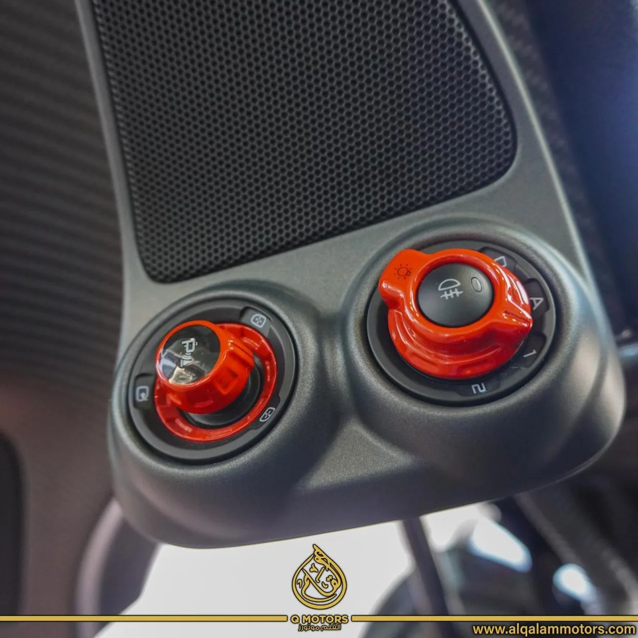 2015 McLaren P1 Carbon Edition offered by a specialist dealer in Dubai, United Arab Emirates, photo 13 of 18