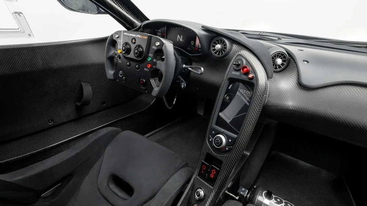 2015 McLaren P1 GTR Street Legal, 29/30
