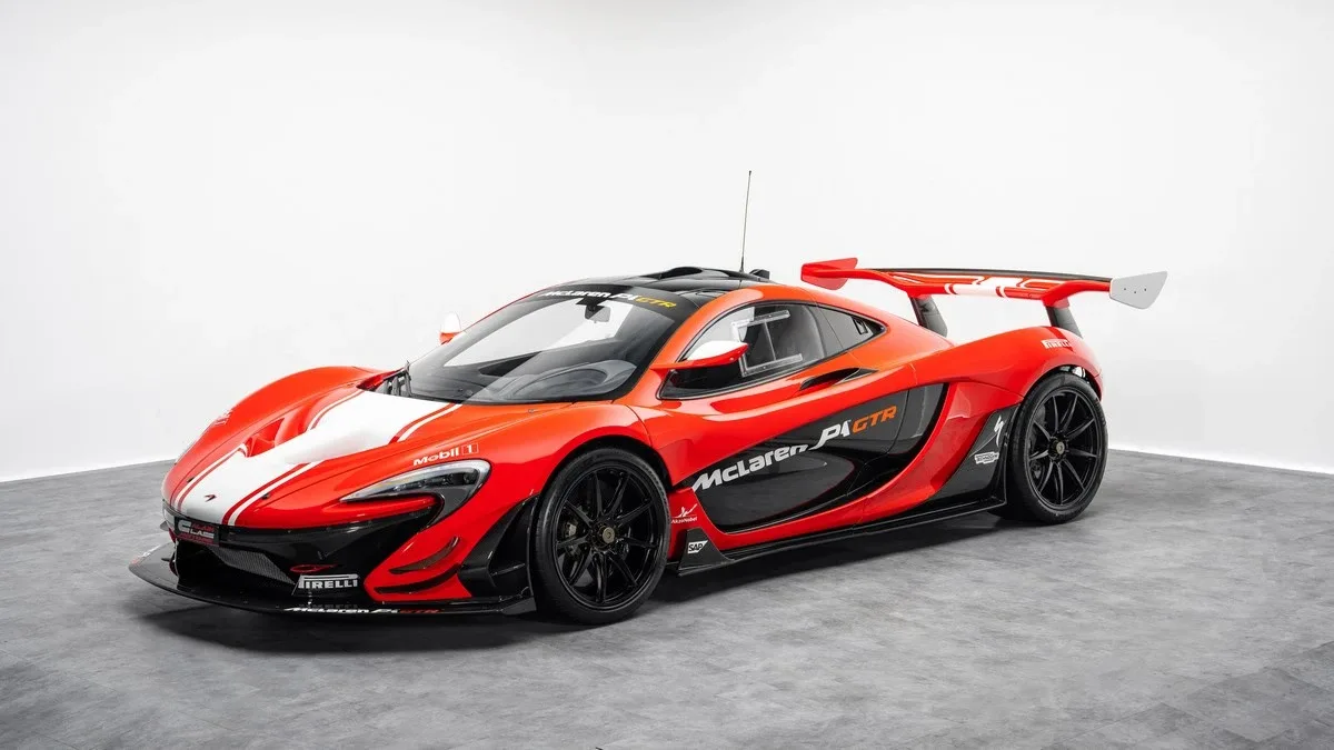 2015 McLaren P1 GTR Street legal conversion proposée par un concessionnaire spécialisé à Dubai, Émirats arabes unis, photo 2 sur 25