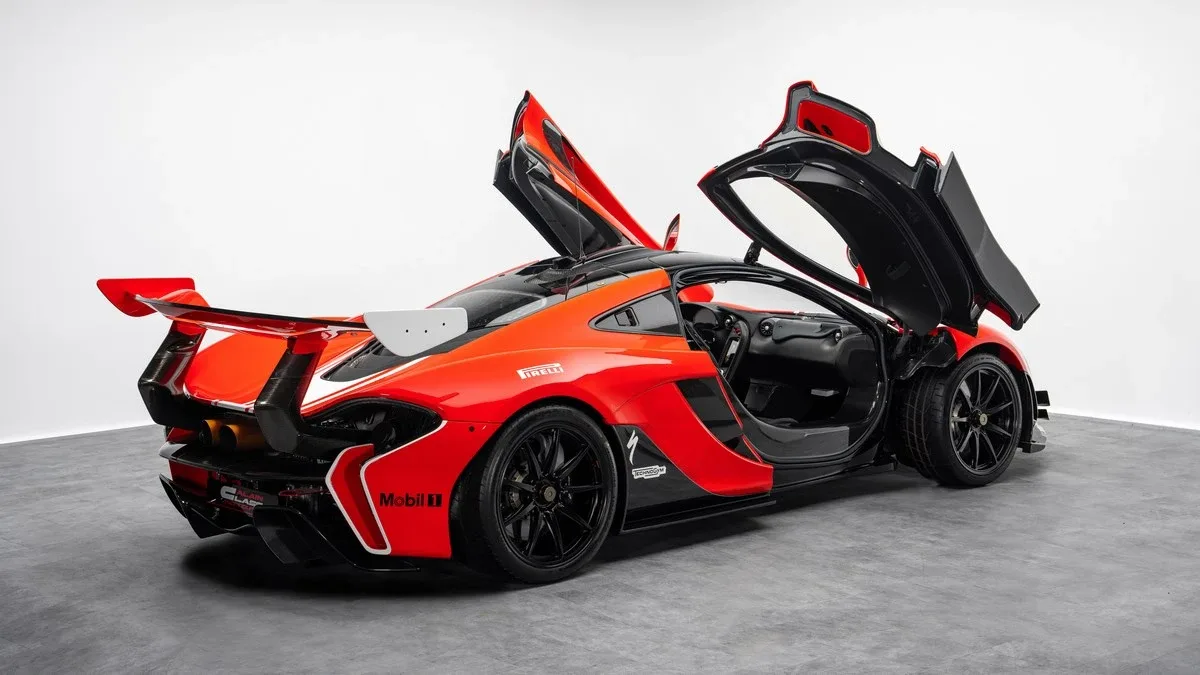 2015 McLaren P1 GTR Street legal conversion proposée par un concessionnaire spécialisé à Dubai, Émirats arabes unis, photo 3 sur 25