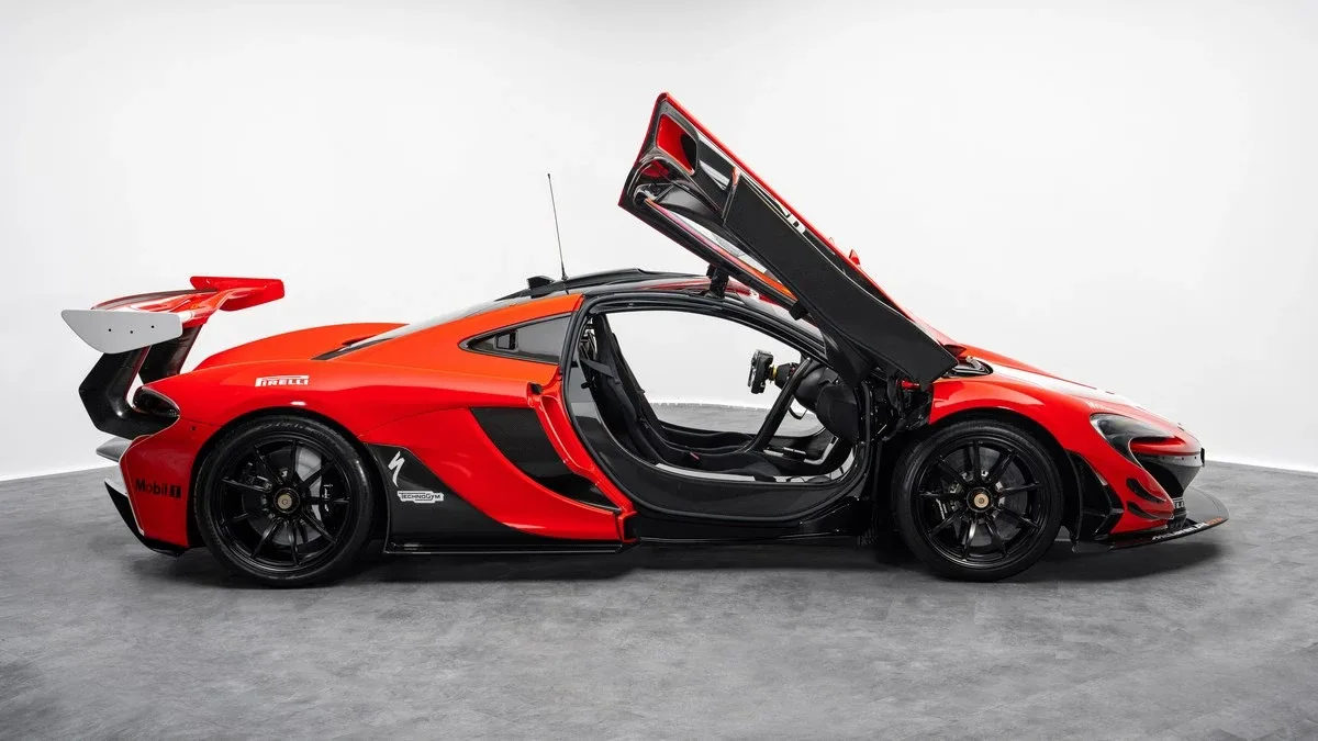 2015 McLaren P1 GTR Street legal conversion proposée par un concessionnaire spécialisé à Dubai, Émirats arabes unis, photo 6 sur 25