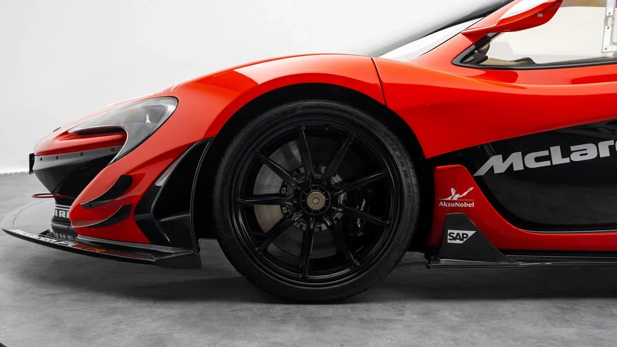 2015 McLaren P1 GTR Street legal conversion proposée par un concessionnaire spécialisé à Dubai, Émirats arabes unis, photo 7 sur 25