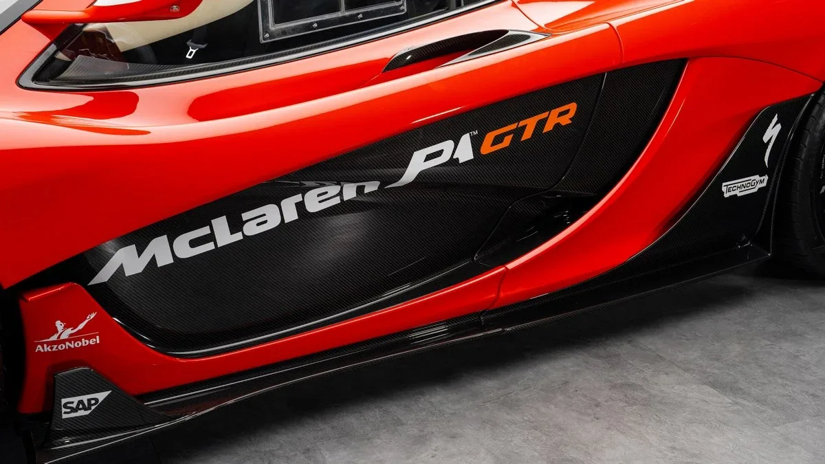 2015 McLaren P1 GTR Street legal conversion proposée par un concessionnaire spécialisé à Dubai, Émirats arabes unis, photo 10 sur 25