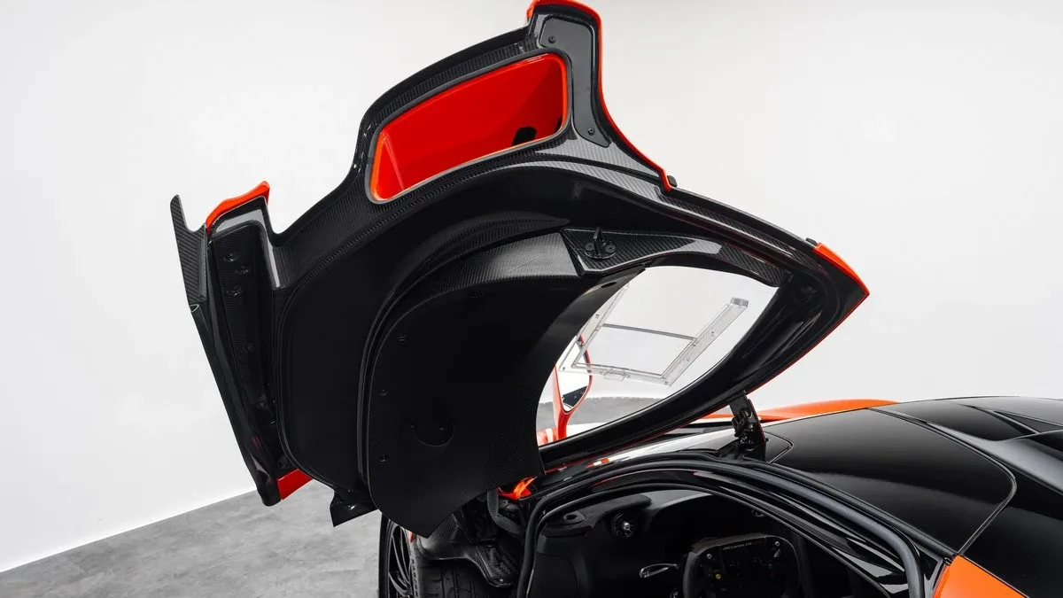 2015 McLaren P1 GTR Street legal conversion proposée par un concessionnaire spécialisé à Dubai, Émirats arabes unis, photo 12 sur 25