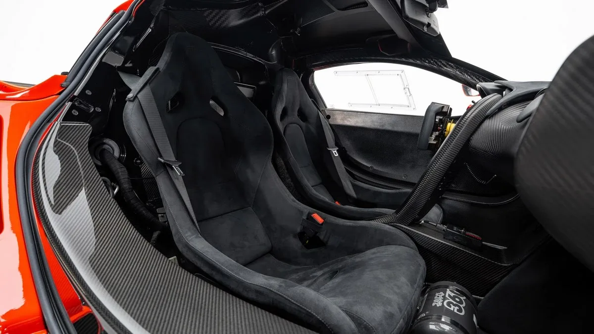 2015 McLaren P1 GTR Street legal conversion proposée par un concessionnaire spécialisé à Dubai, Émirats arabes unis, photo 23 sur 25