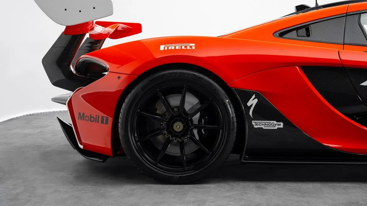 2015 McLaren P1 GTR Street legal conversion proposée par un concessionnaire spécialisé à Dubai, Émirats arabes unis, photo 25 sur 25