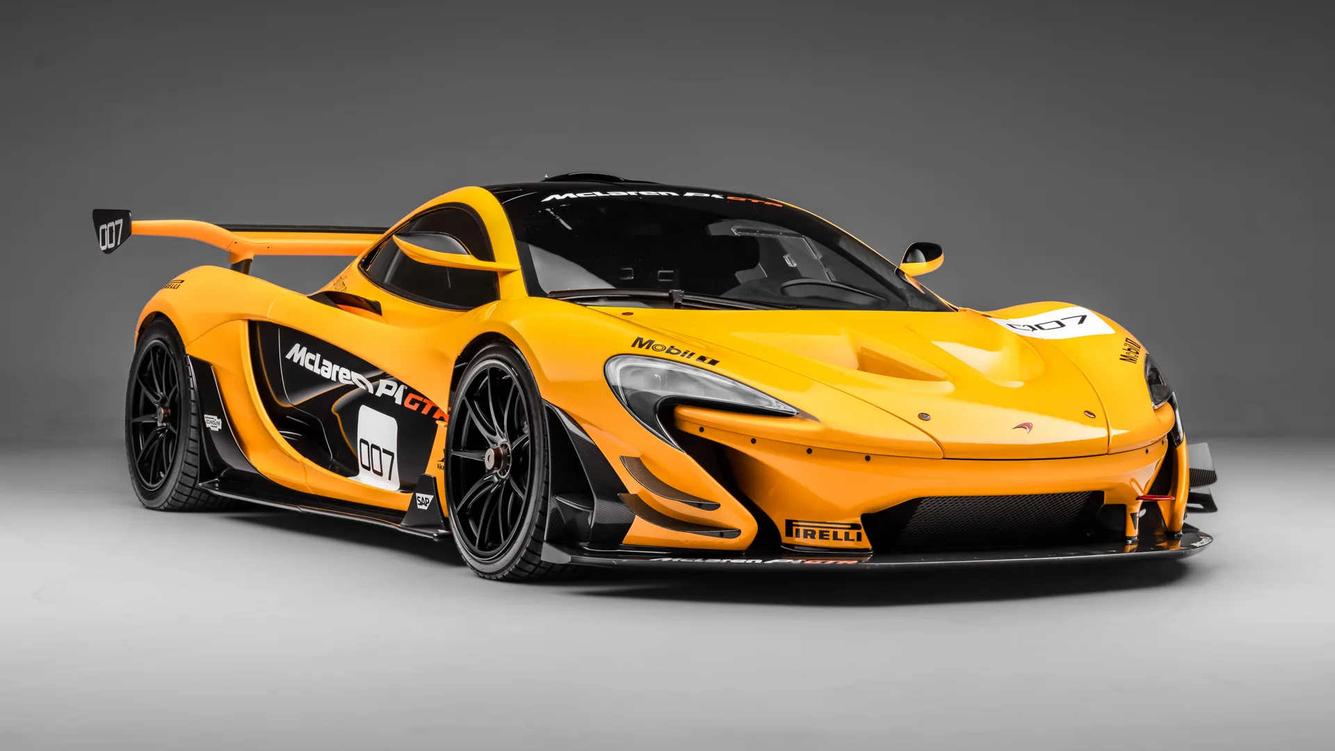 2015 McLaren P1 GTR proposée par un concessionnaire spécialisé à Sunningdale, Royaume-Uni, photo principale