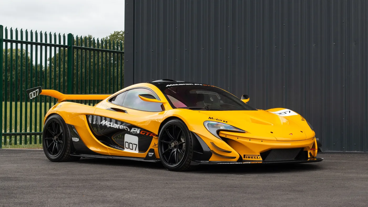2015 McLaren P1 GTR proposée par un concessionnaire spécialisé à Sunningdale, Royaume-Uni, photo 2 sur 10