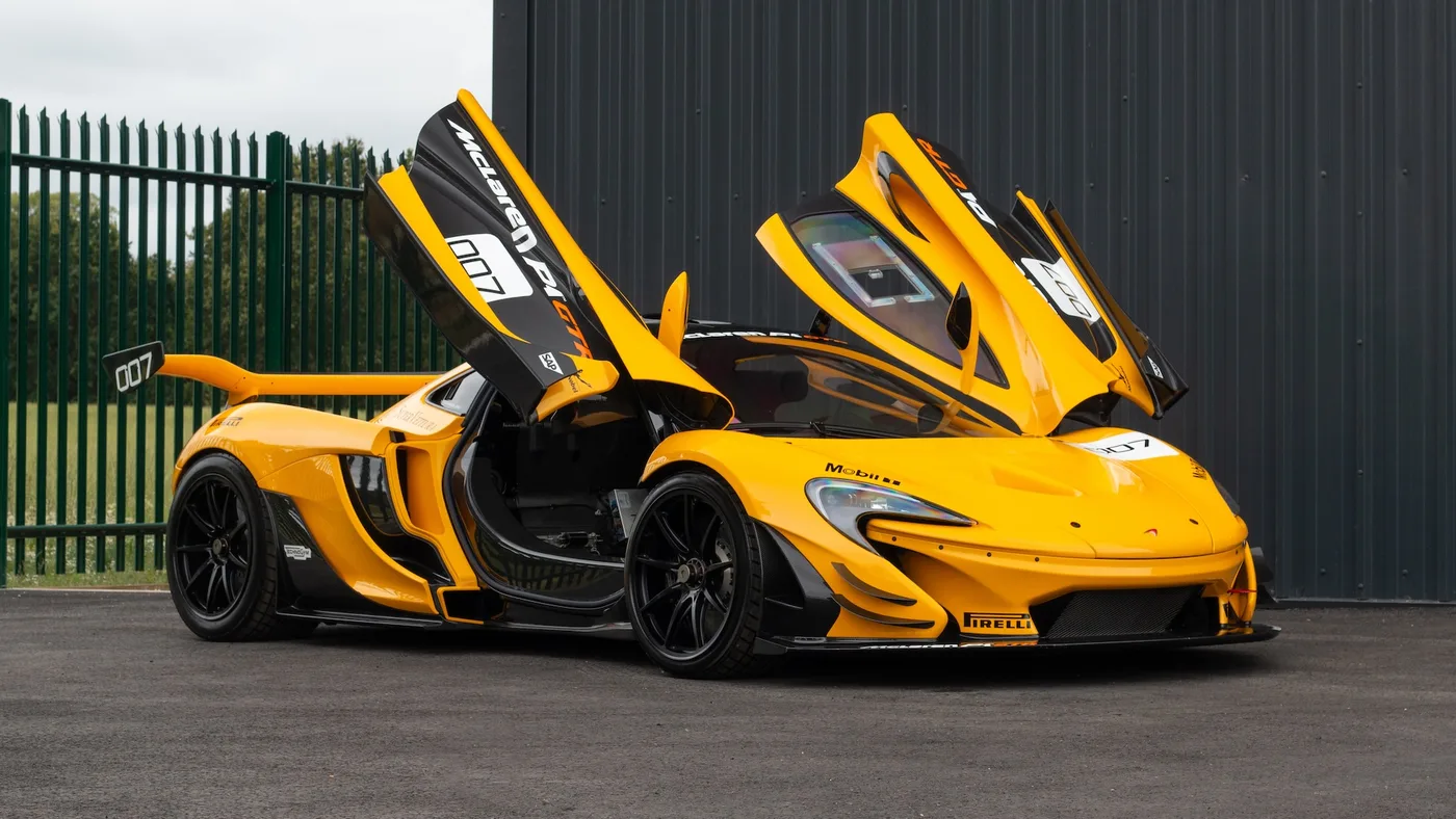2015 McLaren P1 GTR proposée par un concessionnaire spécialisé à Sunningdale, Royaume-Uni, photo 3 sur 10