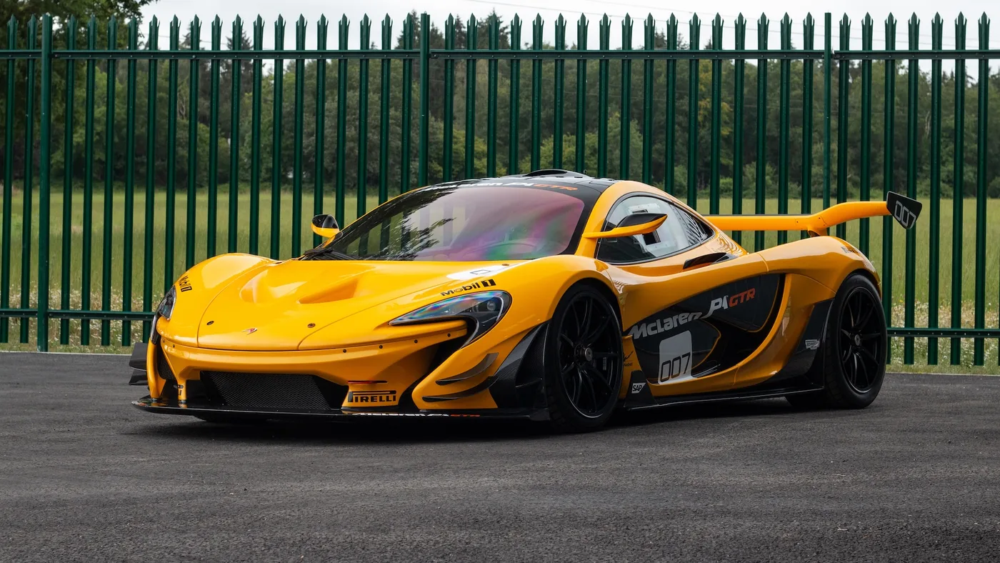 2015 McLaren P1 GTR proposée par un concessionnaire spécialisé à Sunningdale, Royaume-Uni, photo 4 sur 10