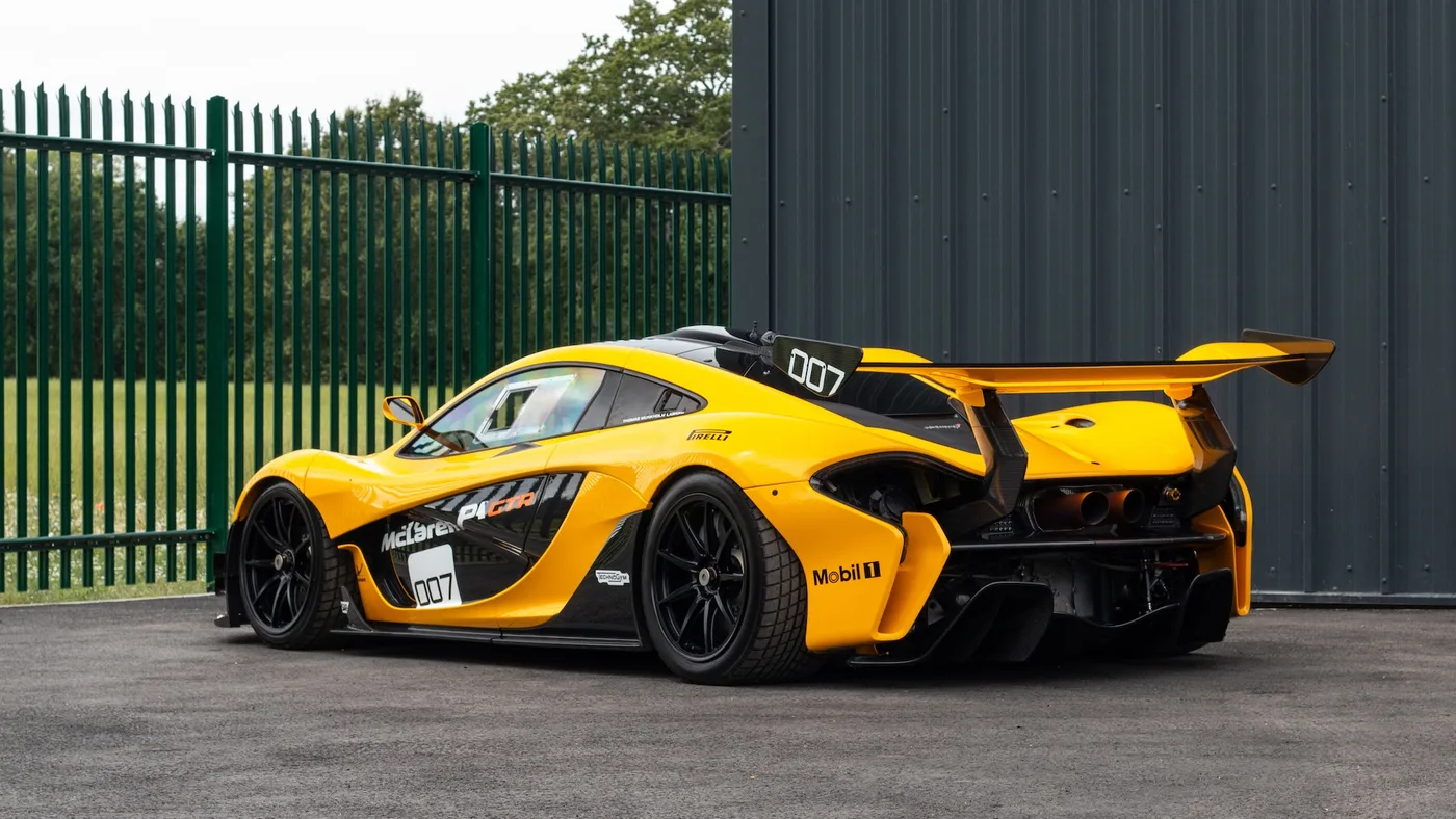2015 McLaren P1 GTR proposée par un concessionnaire spécialisé à Sunningdale, Royaume-Uni, photo 5 sur 10