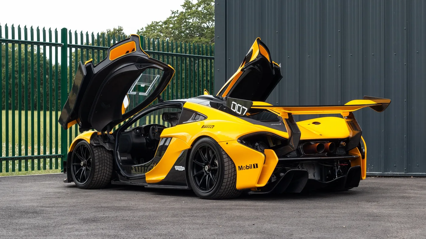 2015 McLaren P1 GTR proposée par un concessionnaire spécialisé à Sunningdale, Royaume-Uni, photo 6 sur 10