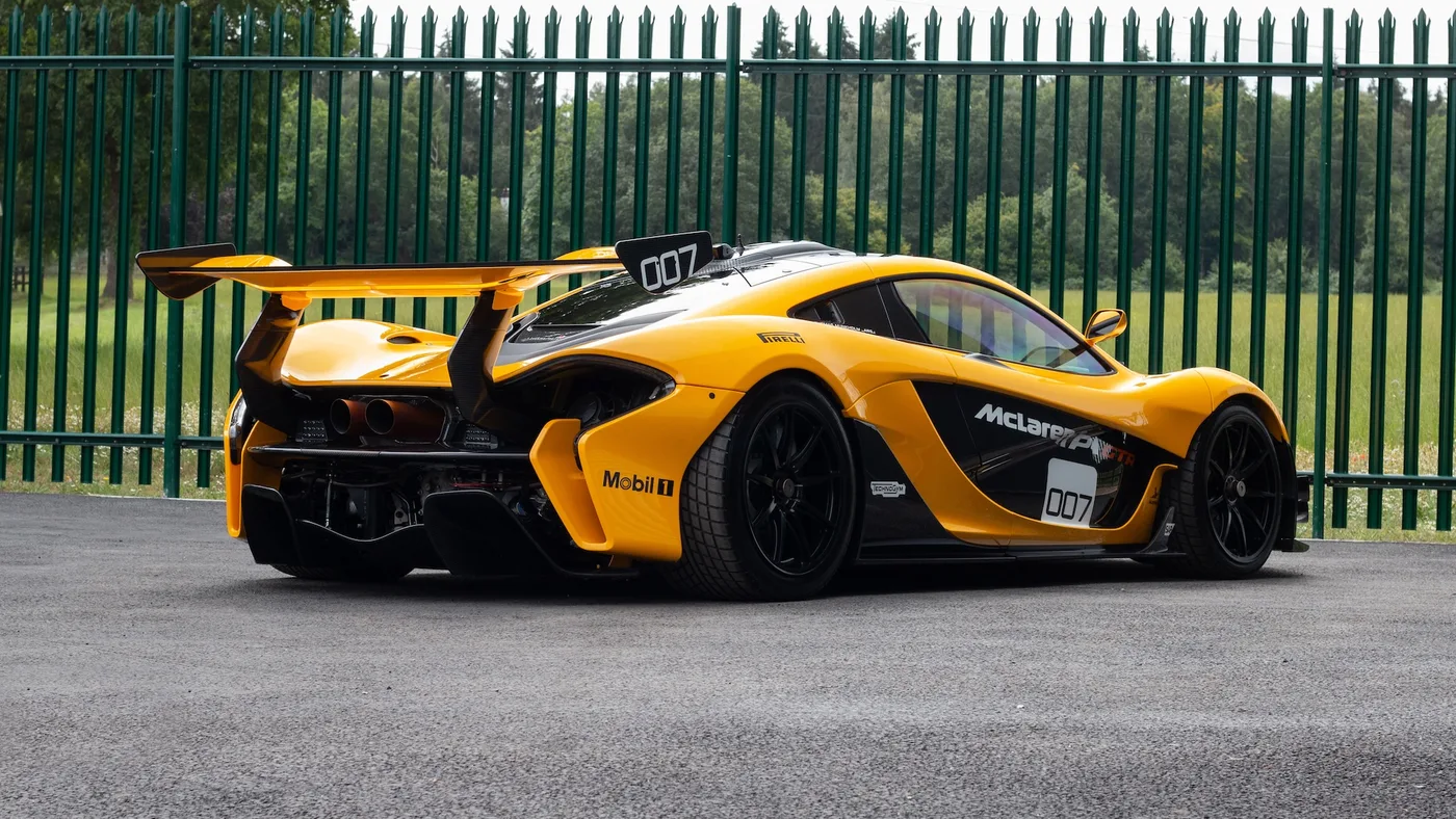 2015 McLaren P1 GTR proposée par un concessionnaire spécialisé à Sunningdale, Royaume-Uni, photo 7 sur 10