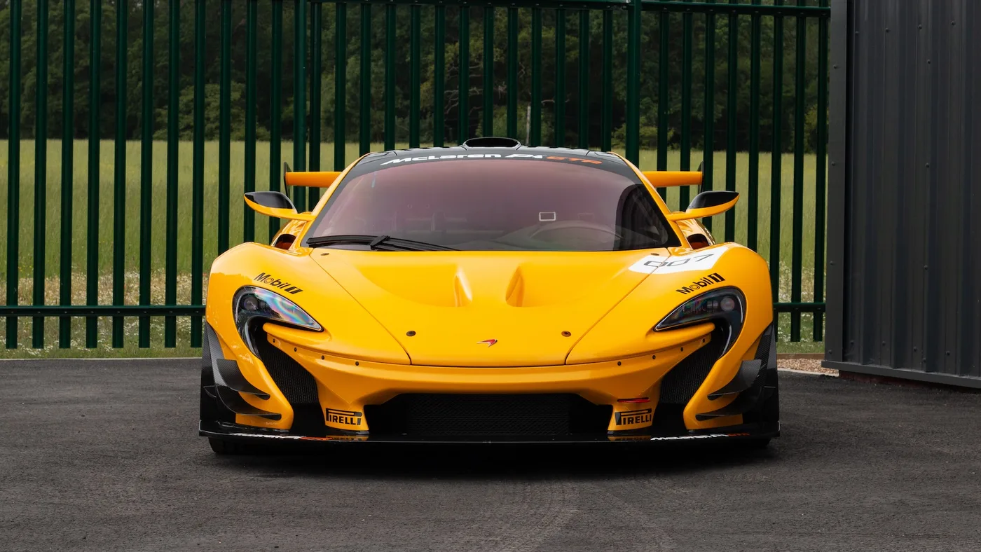 2015 McLaren P1 GTR proposée par un concessionnaire spécialisé à Sunningdale, Royaume-Uni, photo 8 sur 10